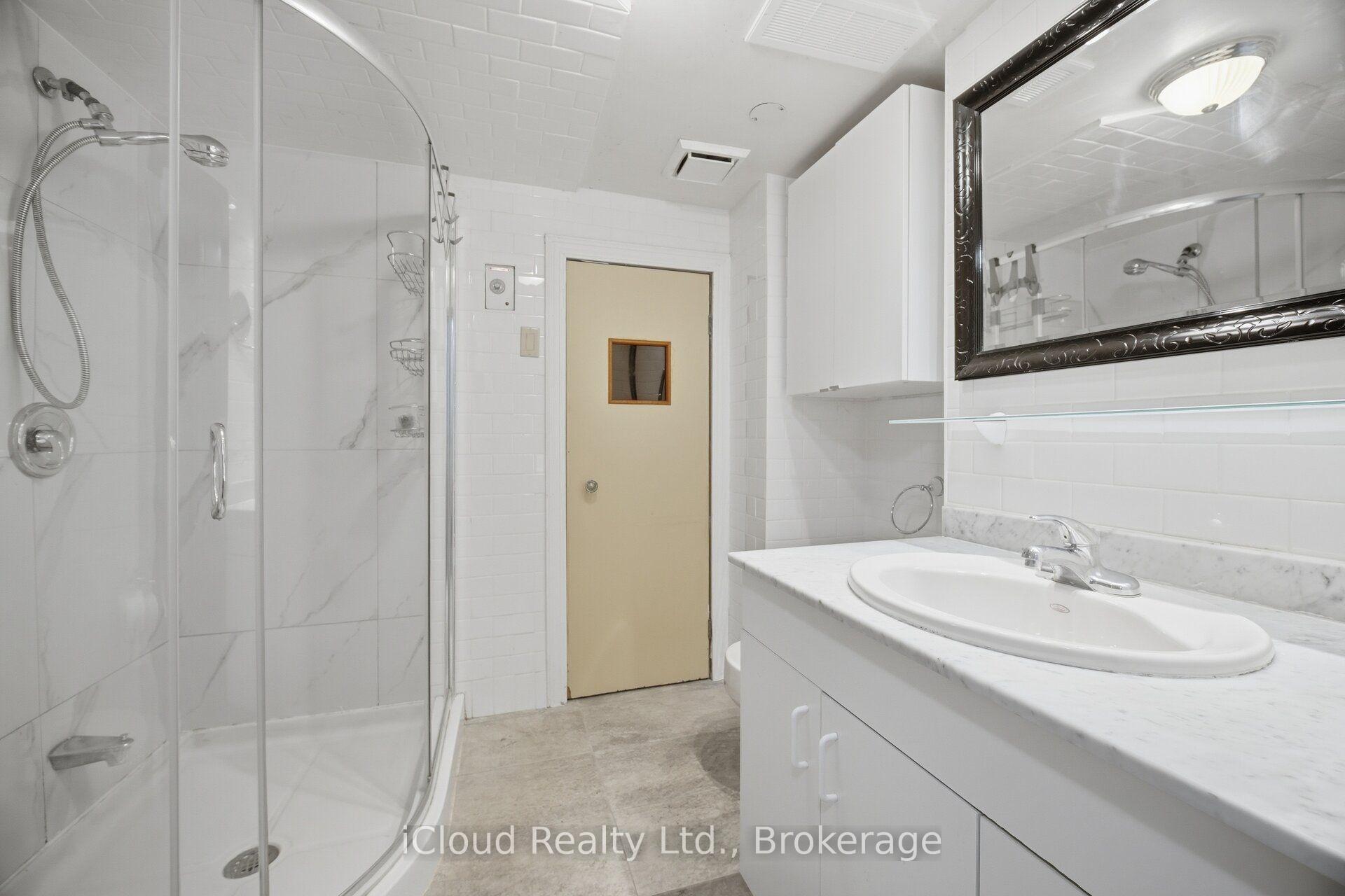 Photo 39 of 52 Bengal Court, North York, Glenfield-Jane Heights — HOMEH