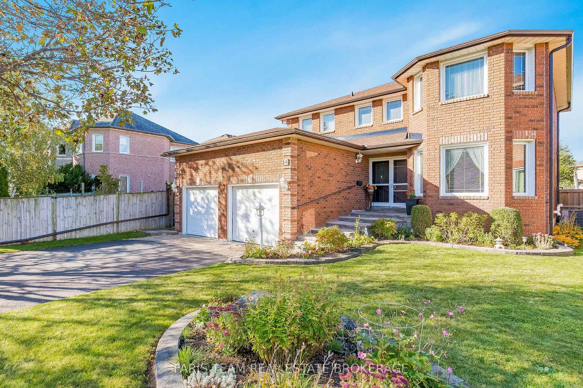 Photo 2 of 4 O'shaughnessy Crescent, Barrie, Holly — HOMEH
