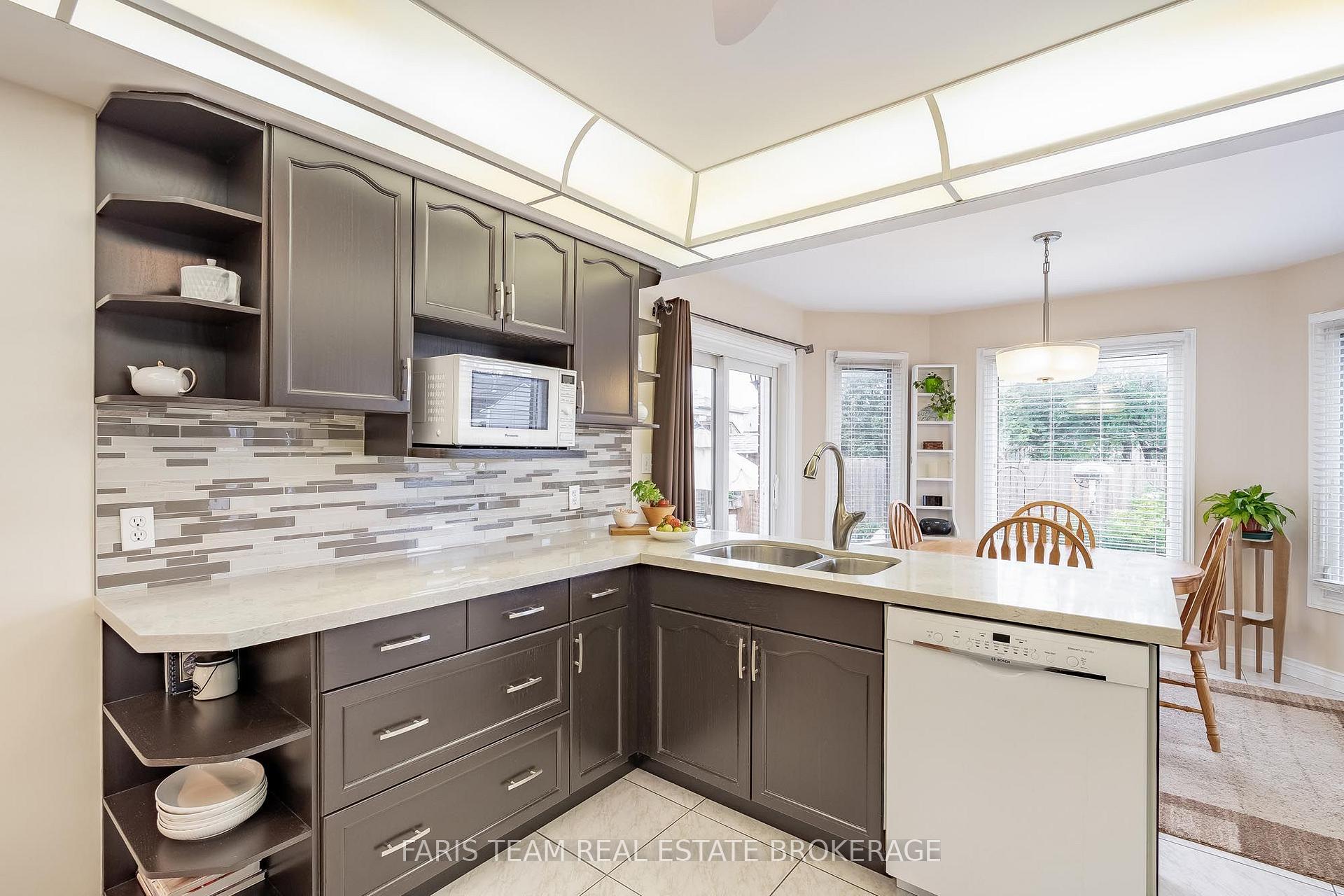Photo 5 of 4 O'shaughnessy Crescent, Barrie, Holly — HOMEH