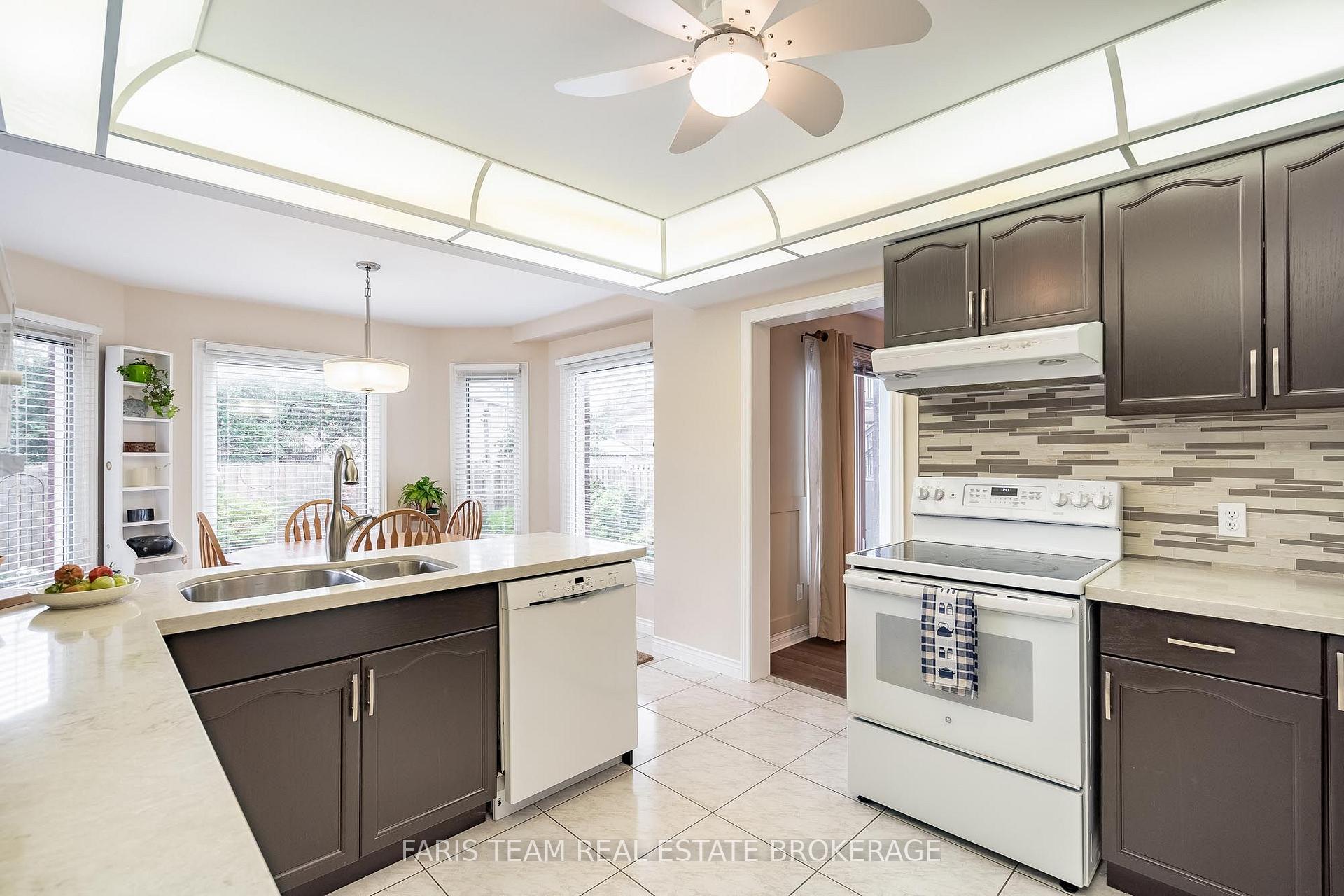 Photo 6 of 4 O'shaughnessy Crescent, Barrie, Holly — HOMEH