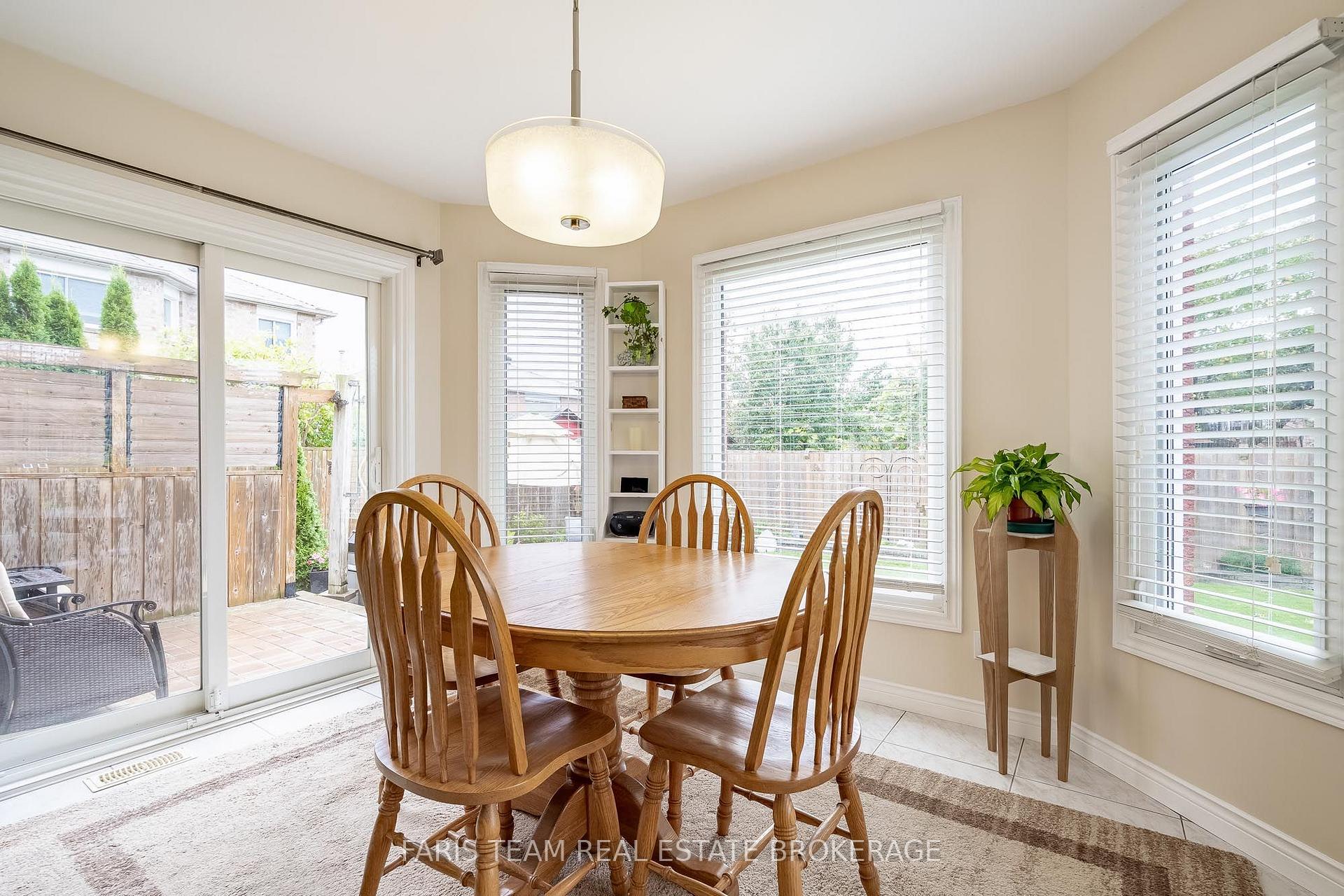 Photo 7 of 4 O'shaughnessy Crescent, Barrie, Holly — HOMEH
