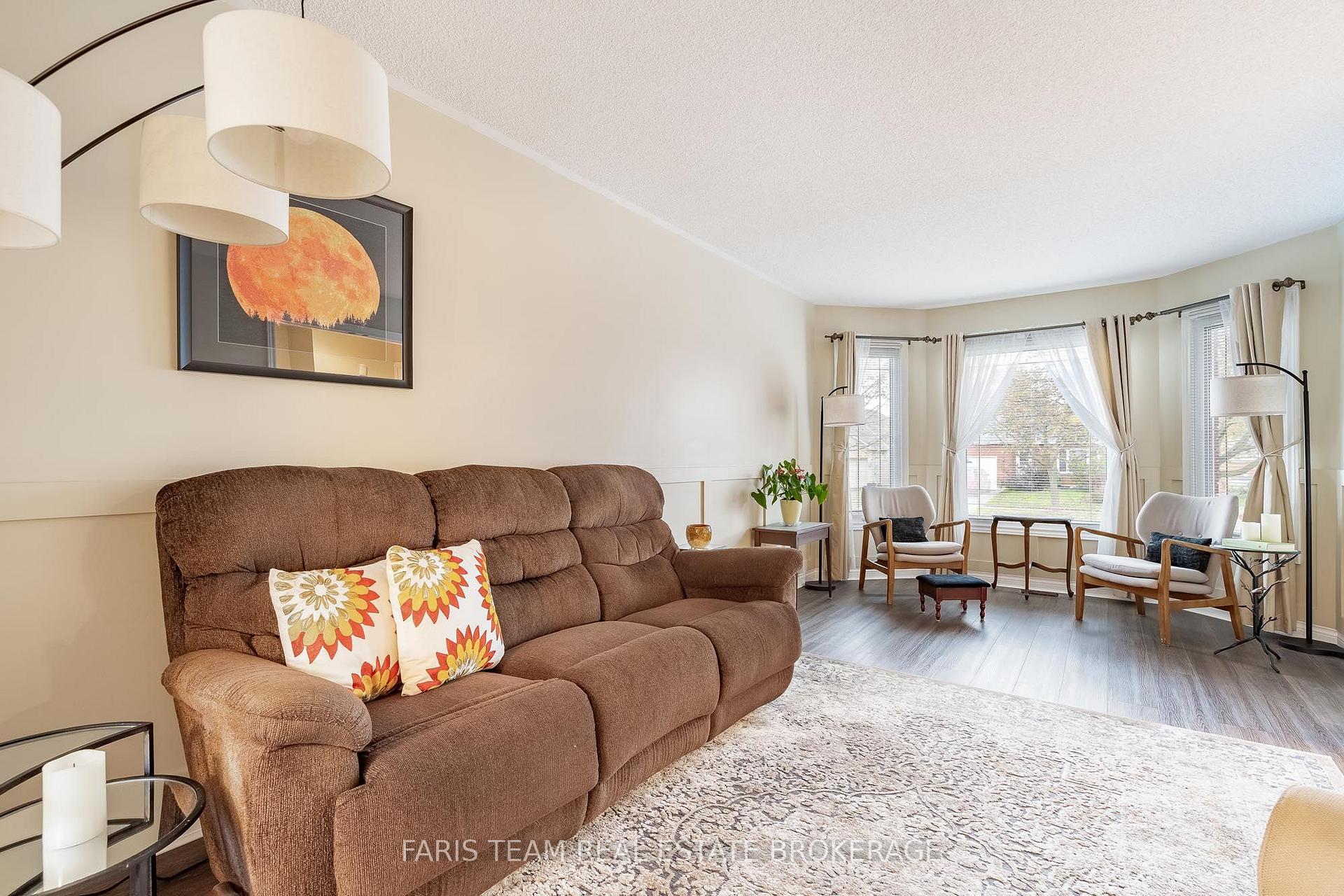 Photo 9 of 4 O'shaughnessy Crescent, Barrie, Holly — HOMEH