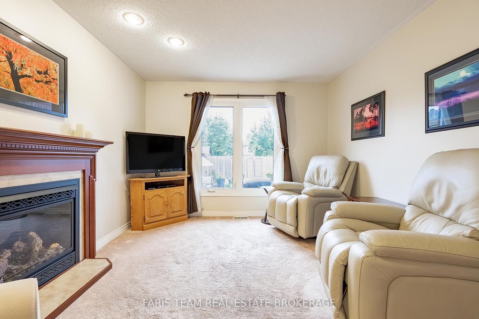 Photo 11 of 4 O'shaughnessy Crescent, Barrie, Holly — HOMEH
