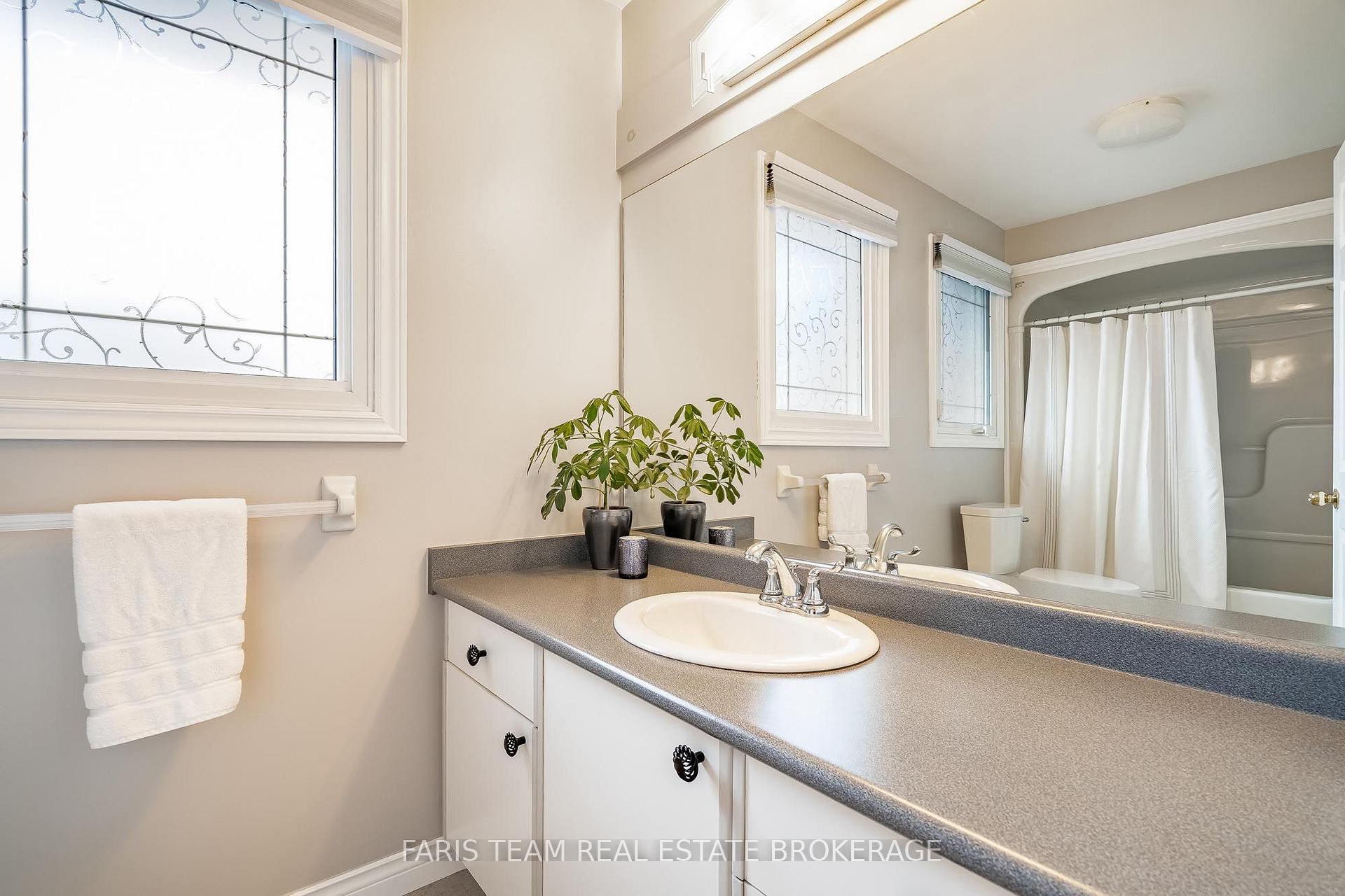 Photo 20 of 4 O'shaughnessy Crescent, Barrie, Holly — HOMEH