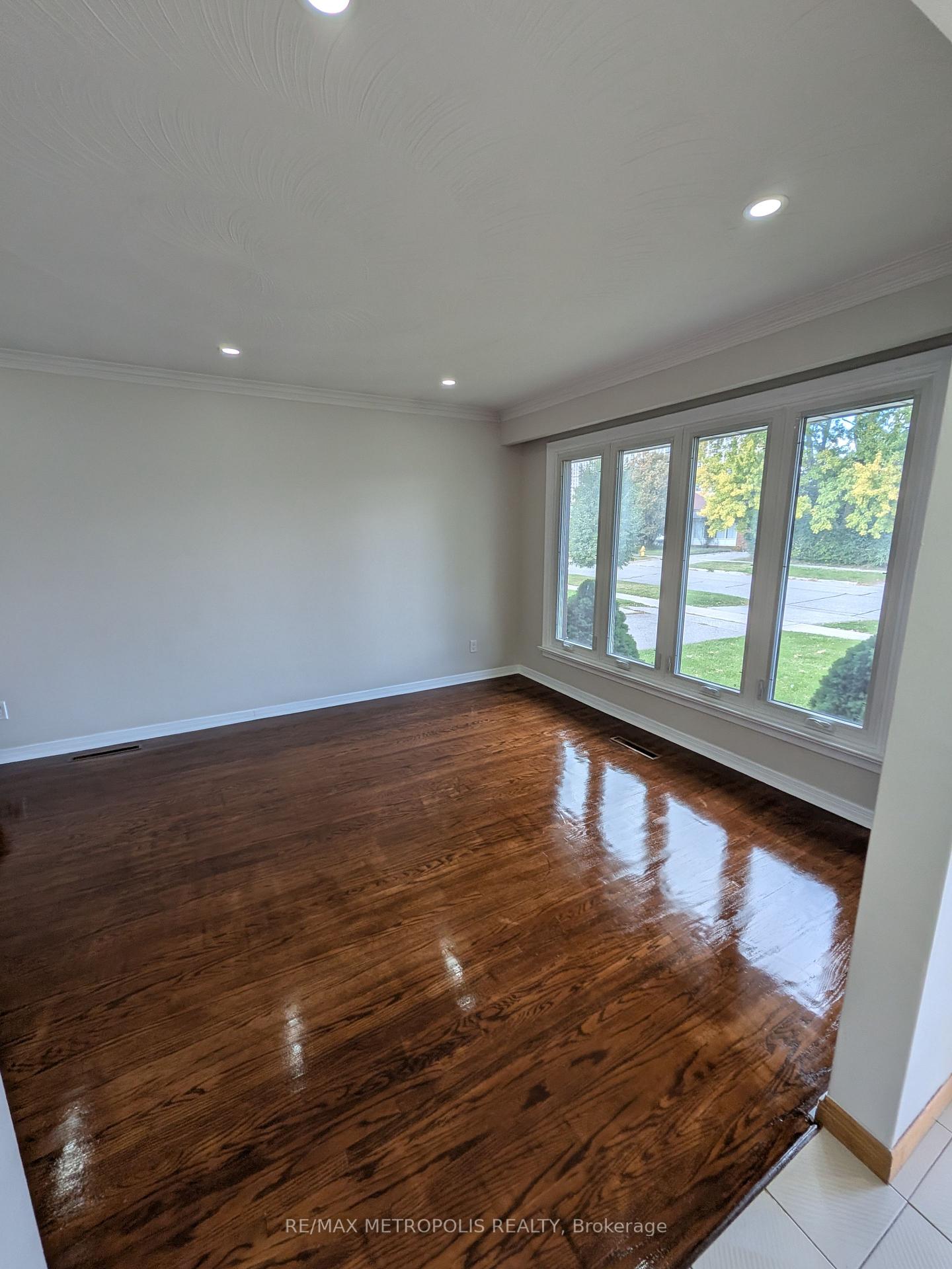 Photo 2 of Unit Main, 43 Lewiston Road, Scarborough, Dorset Park — HOMEH