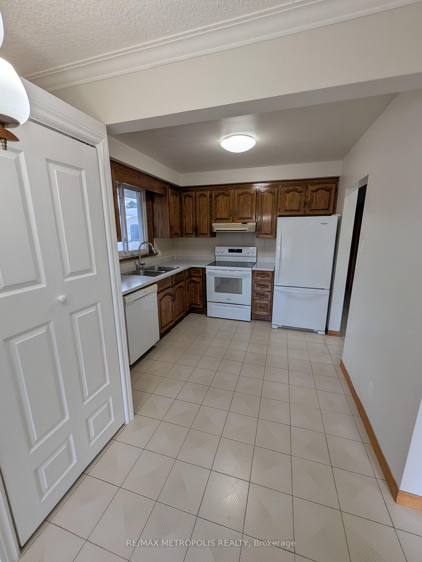 Photo 4 of Unit Main, 43 Lewiston Road, Scarborough, Dorset Park — HOMEH