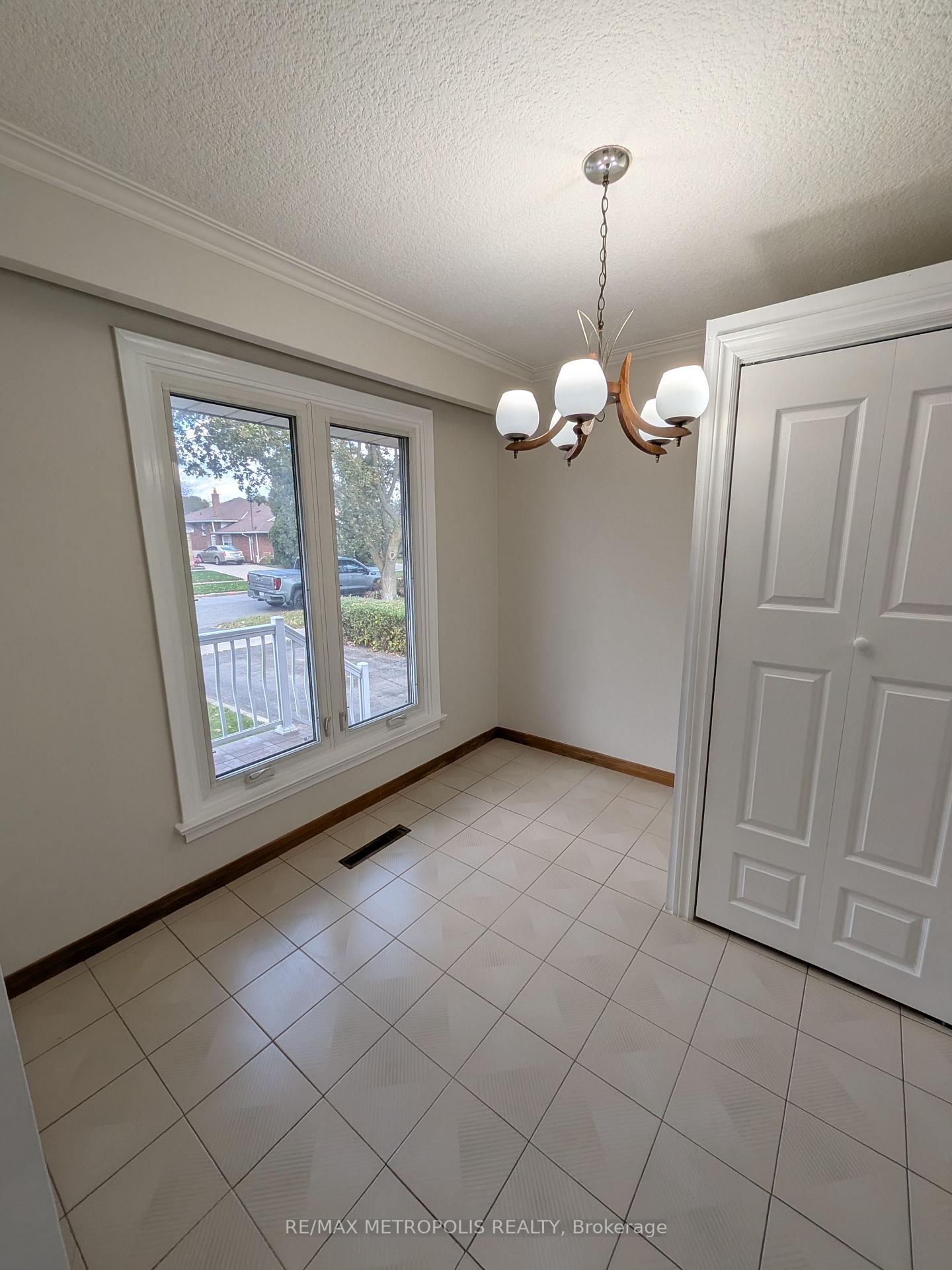 Photo 5 of Unit Main, 43 Lewiston Road, Scarborough, Dorset Park — HOMEH