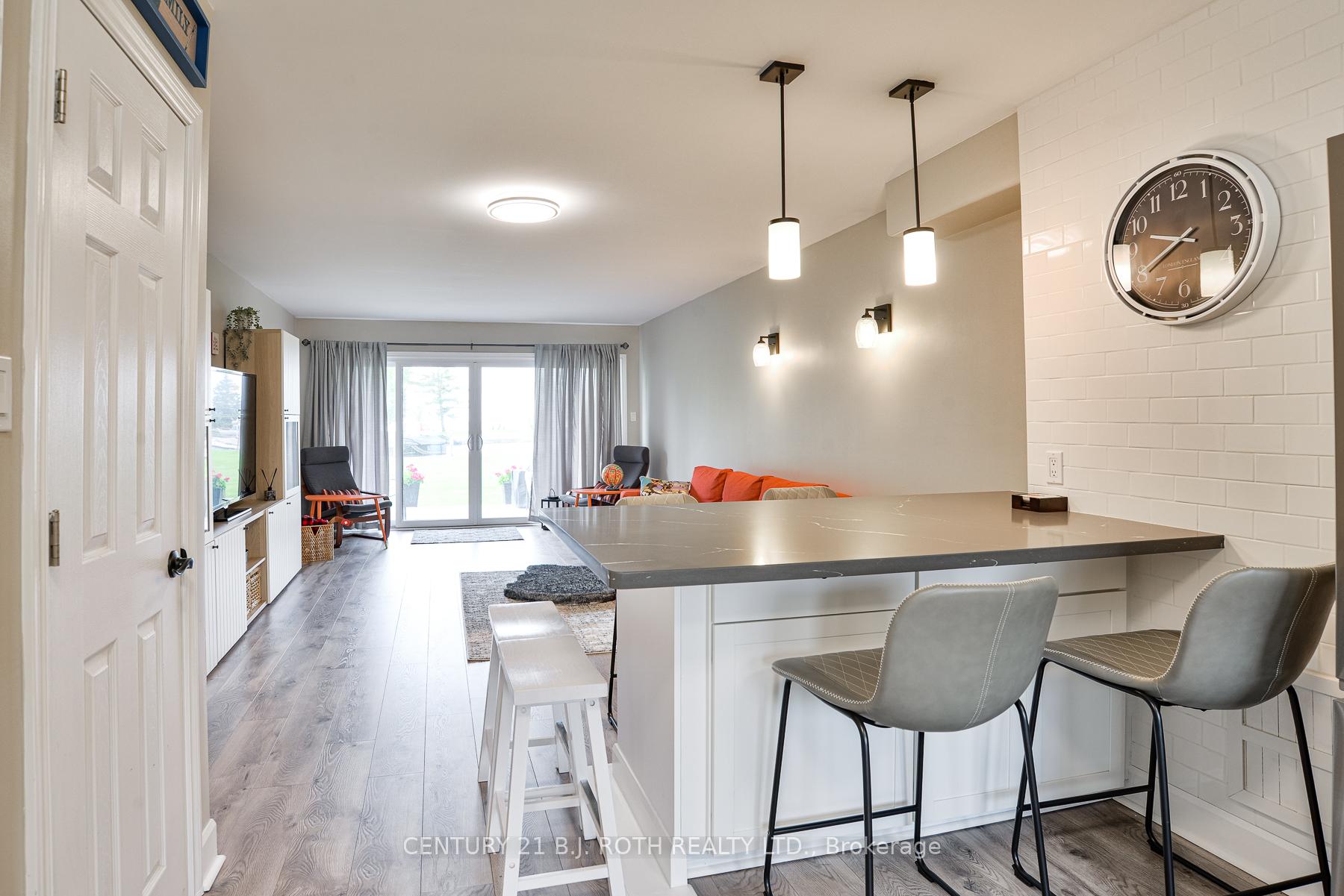 Photo 4 of Unit Unit 14, 1 Paradise Boulevard, Ramara, Rural Ramara — HOMEH