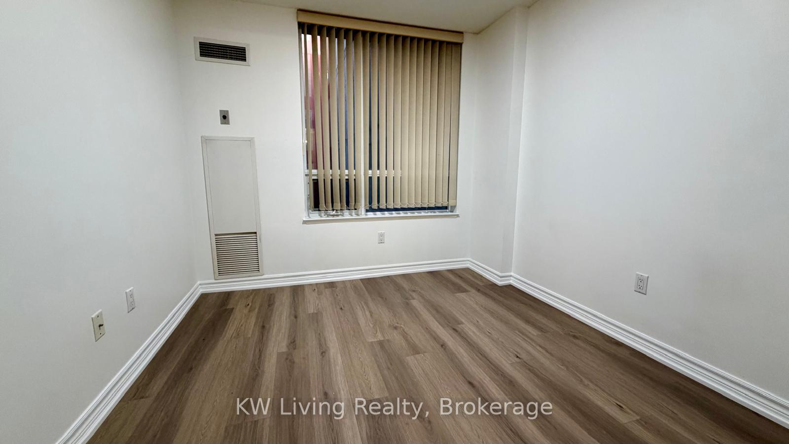 Photo 5 of Unit 701, 801 Bay Street, Toronto, Bay Street Corridor — HOMEH