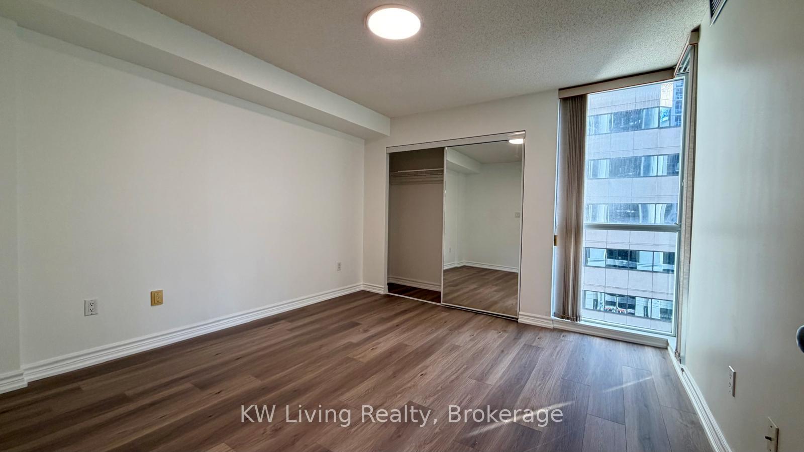 Photo 6 of Unit 701, 801 Bay Street, Toronto, Bay Street Corridor — HOMEH