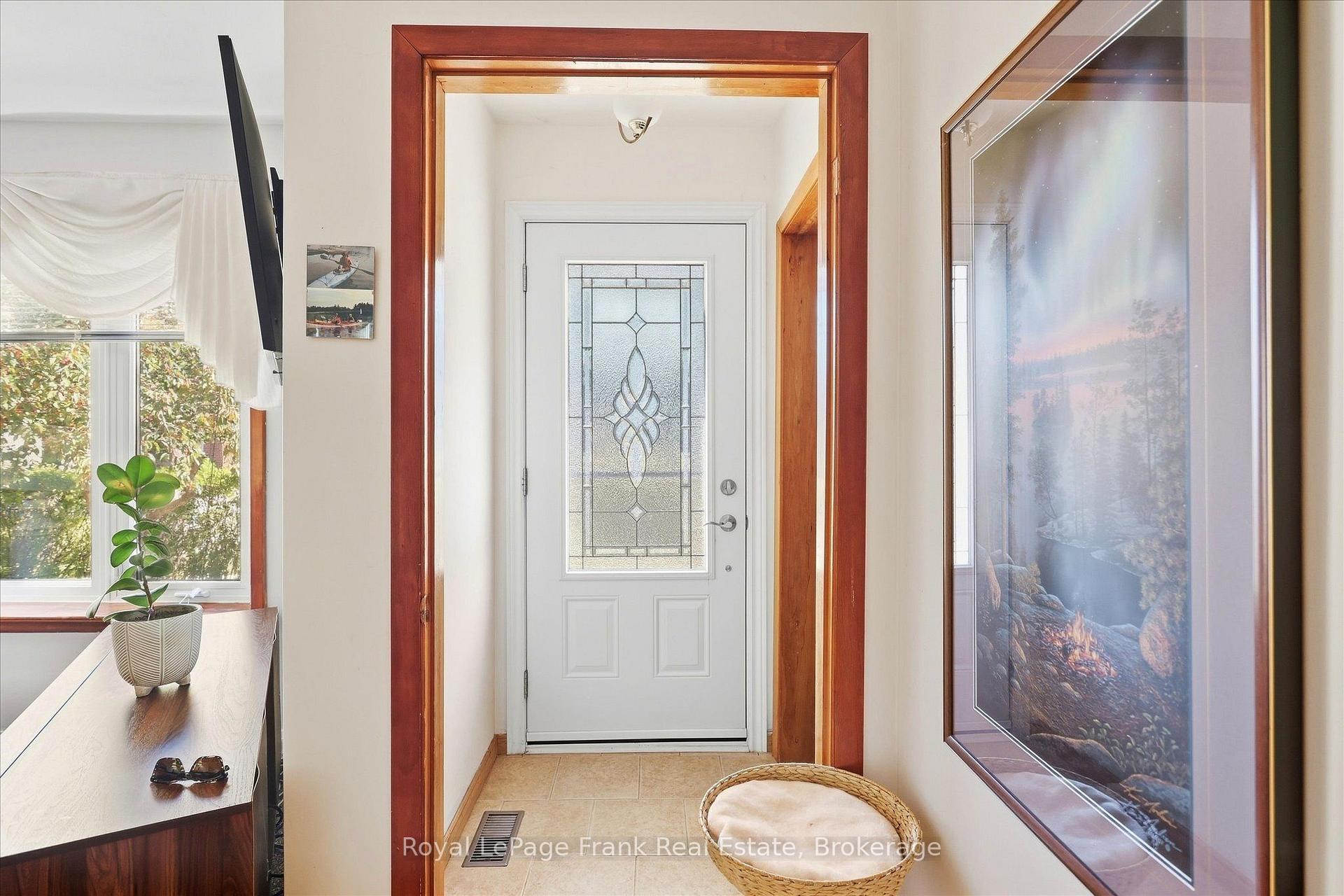 Photo 4 of 230 Euclid Avenue, Peterborough, Ashburnham Ward 4 — HOMEH