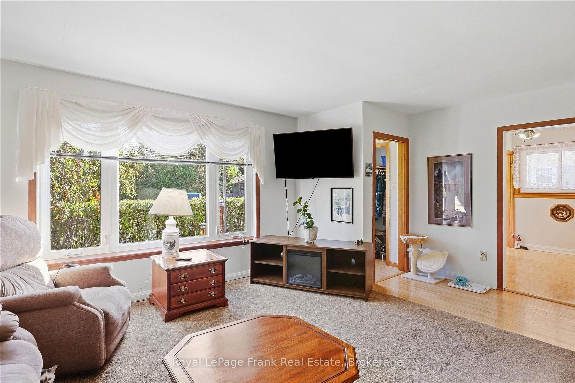 Photo 5 of 230 Euclid Avenue, Peterborough, Ashburnham Ward 4 — HOMEH