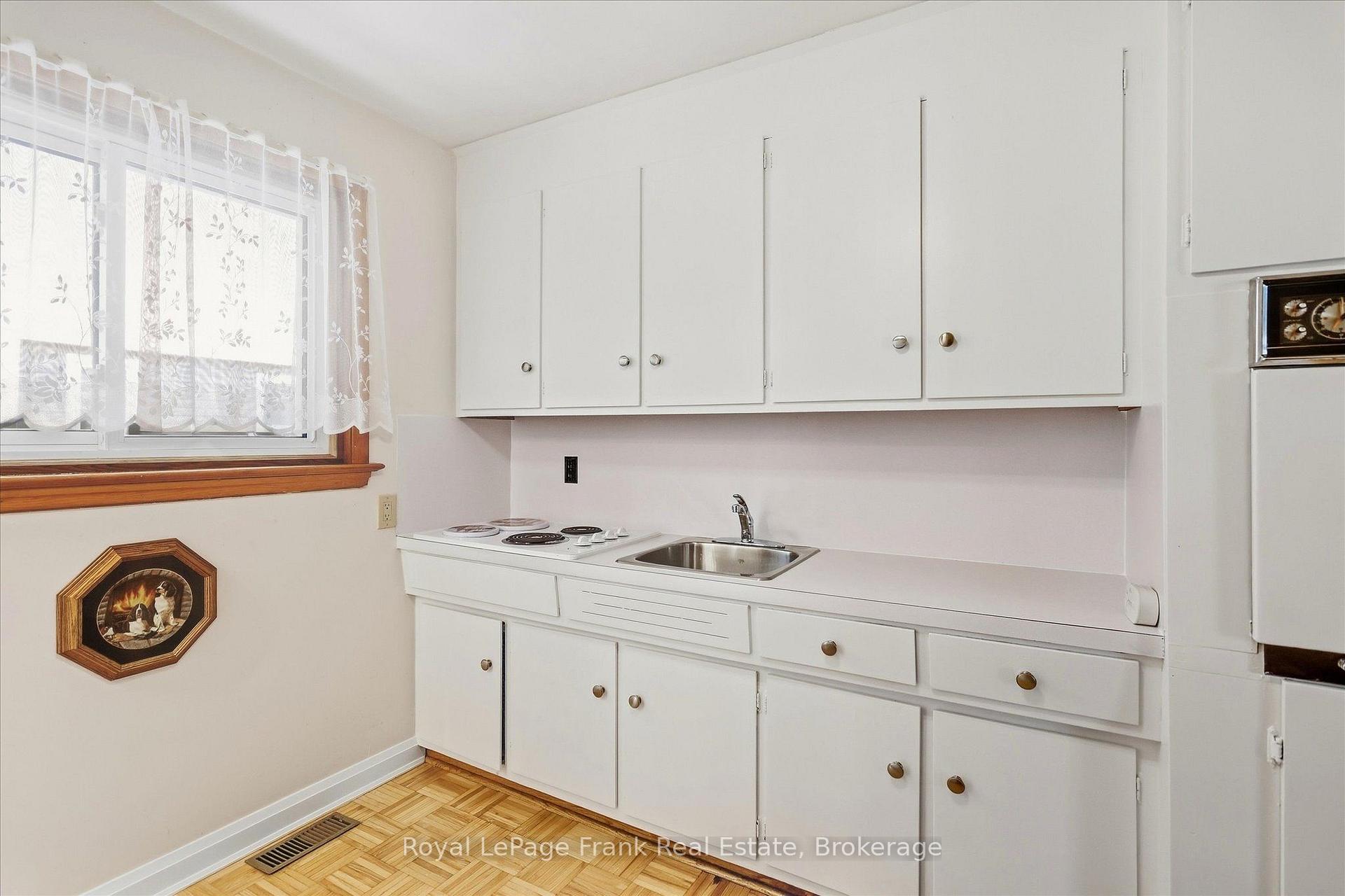 Photo 9 of 230 Euclid Avenue, Peterborough, Ashburnham Ward 4 — HOMEH