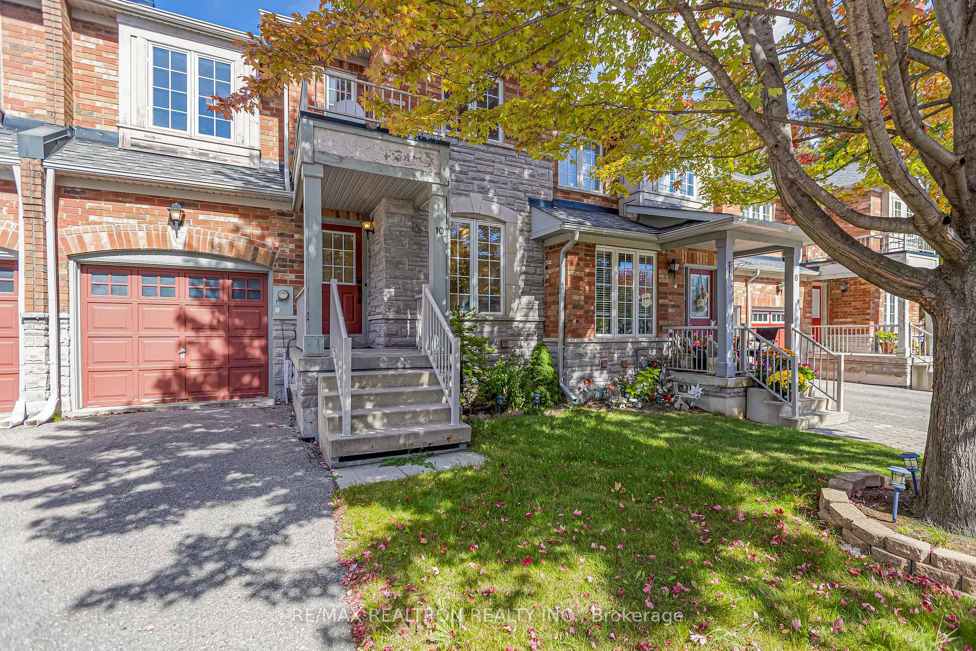 Photo 2 of 10 Macgregor Avenue, Richmond Hill, Langstaff — HOMEH