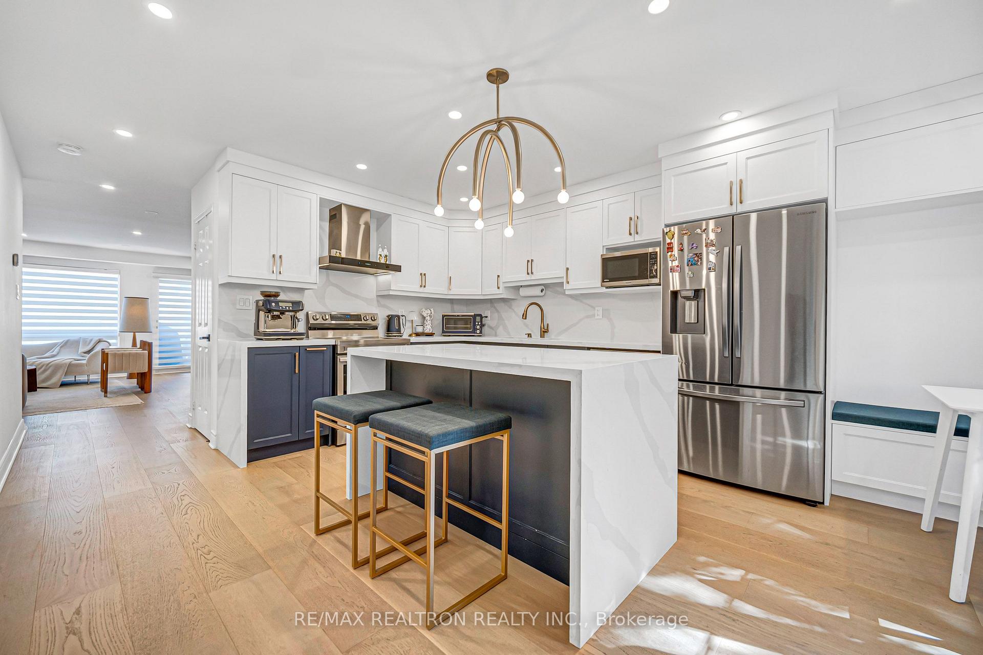 Photo 6 of 10 Macgregor Avenue, Richmond Hill, Langstaff — HOMEH