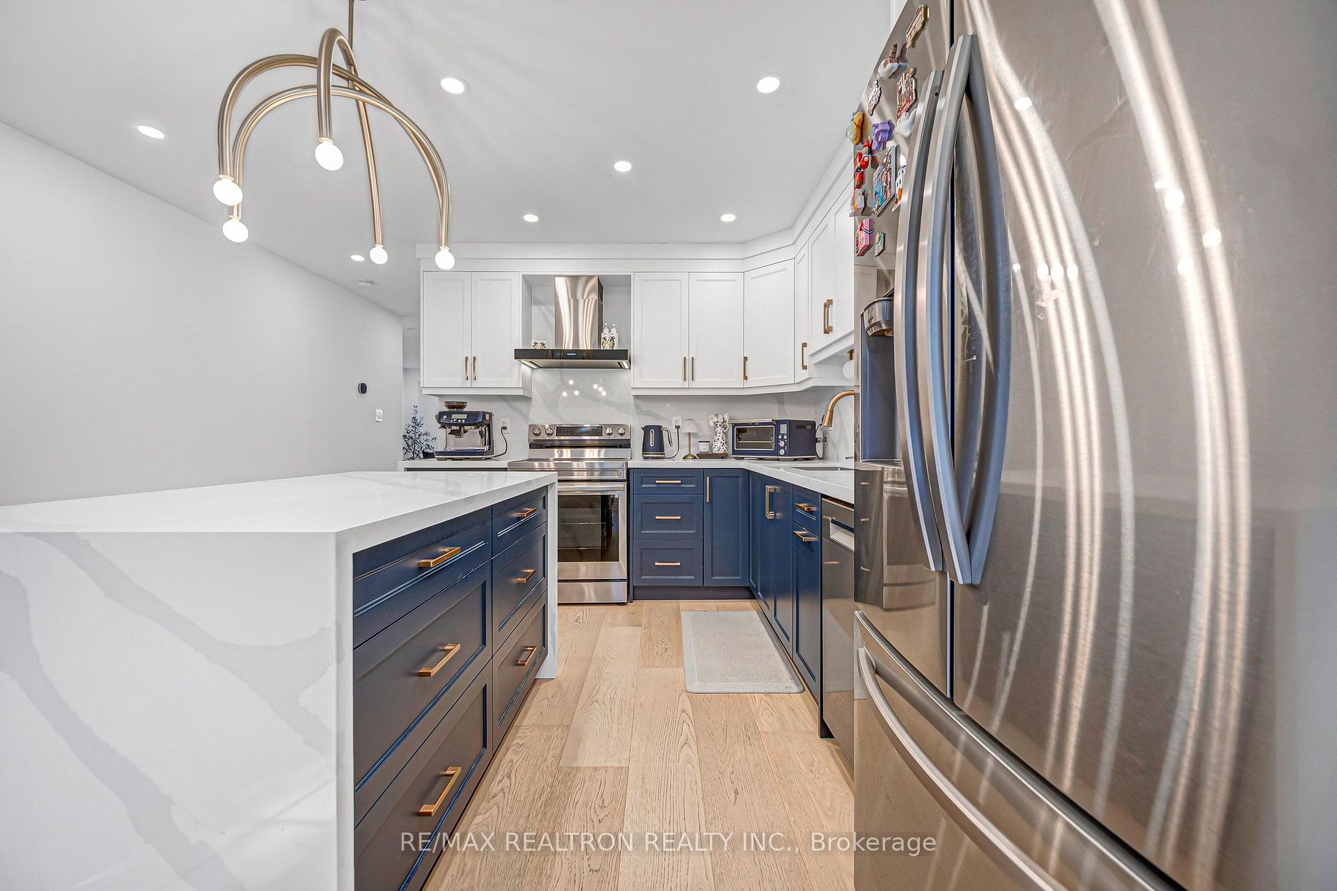 Photo 11 of 10 Macgregor Avenue, Richmond Hill, Langstaff — HOMEH