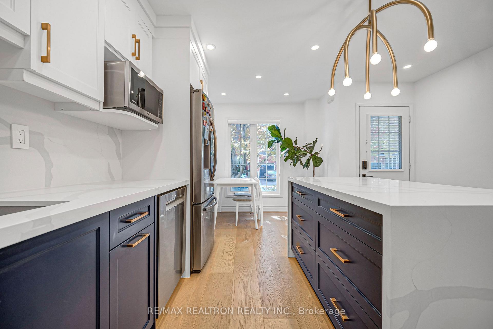 Photo 13 of 10 Macgregor Avenue, Richmond Hill, Langstaff — HOMEH