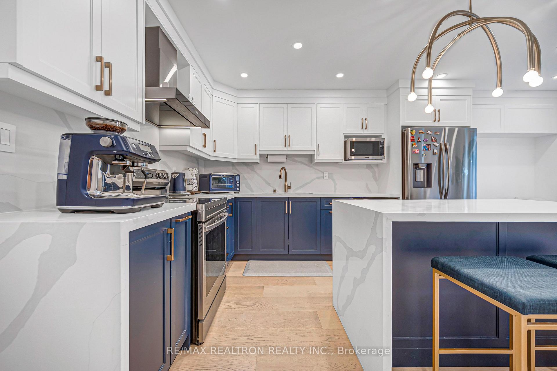 Photo 14 of 10 Macgregor Avenue, Richmond Hill, Langstaff — HOMEH