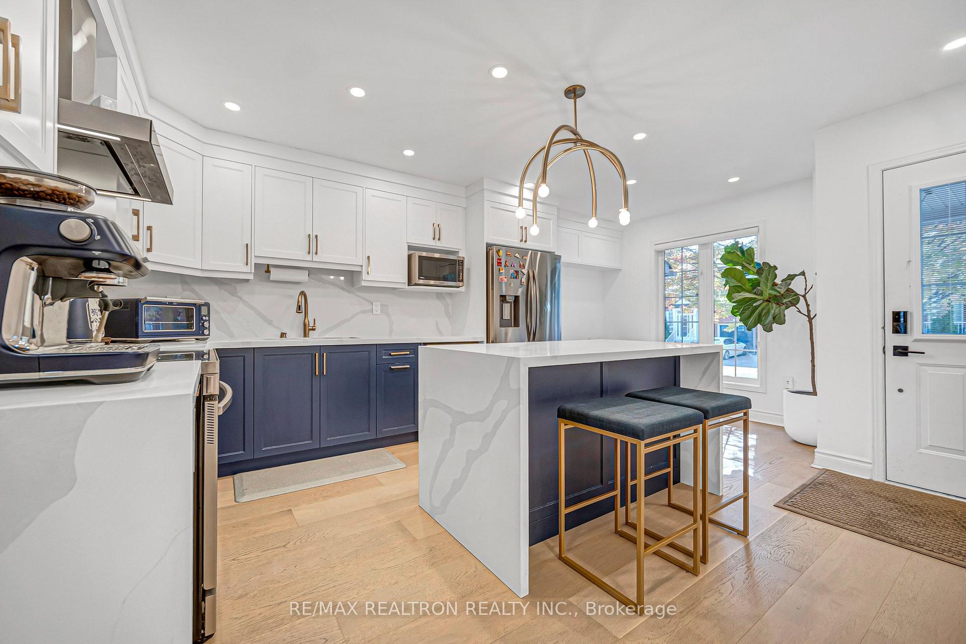 Photo 15 of 10 Macgregor Avenue, Richmond Hill, Langstaff — HOMEH