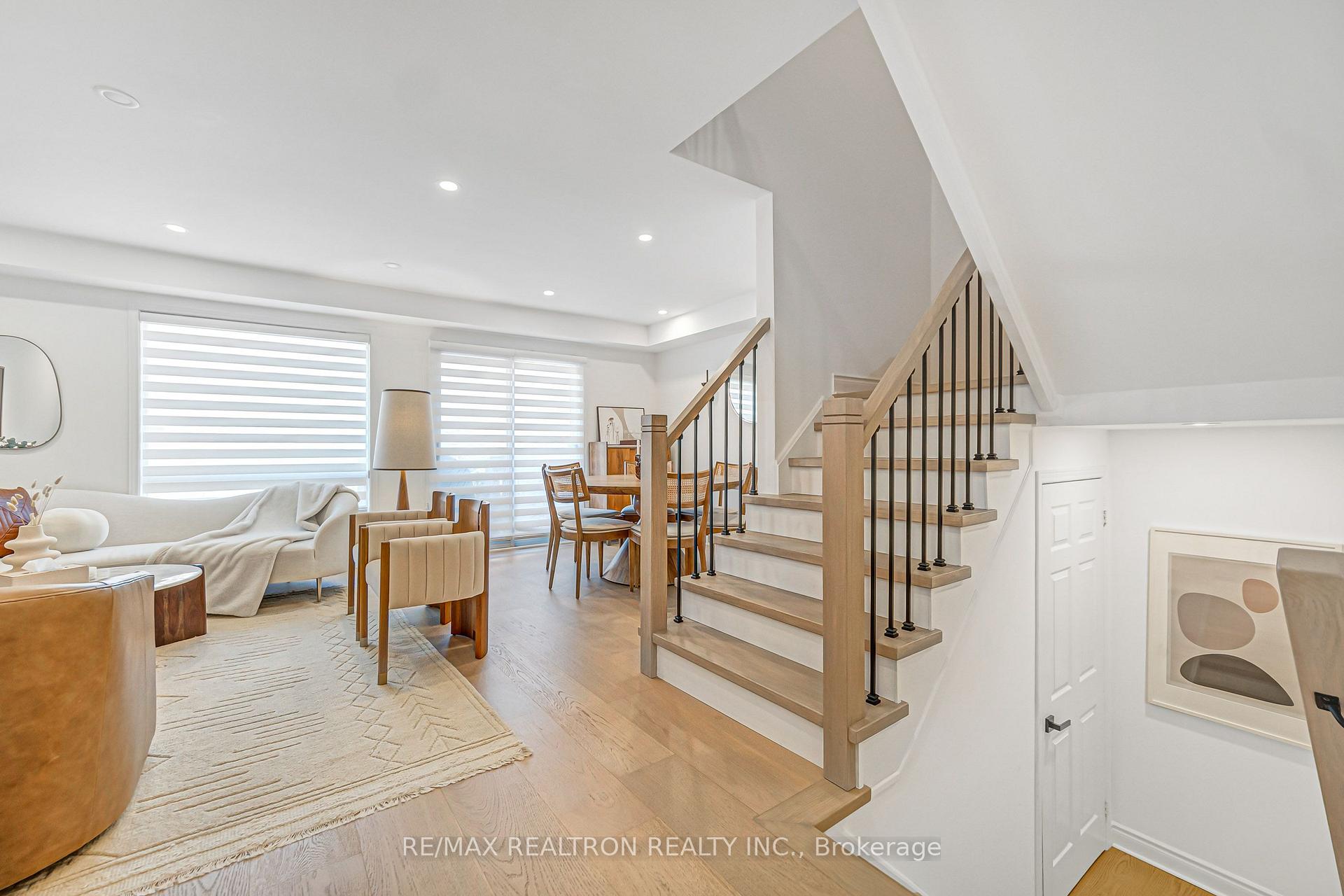 Photo 16 of 10 Macgregor Avenue, Richmond Hill, Langstaff — HOMEH