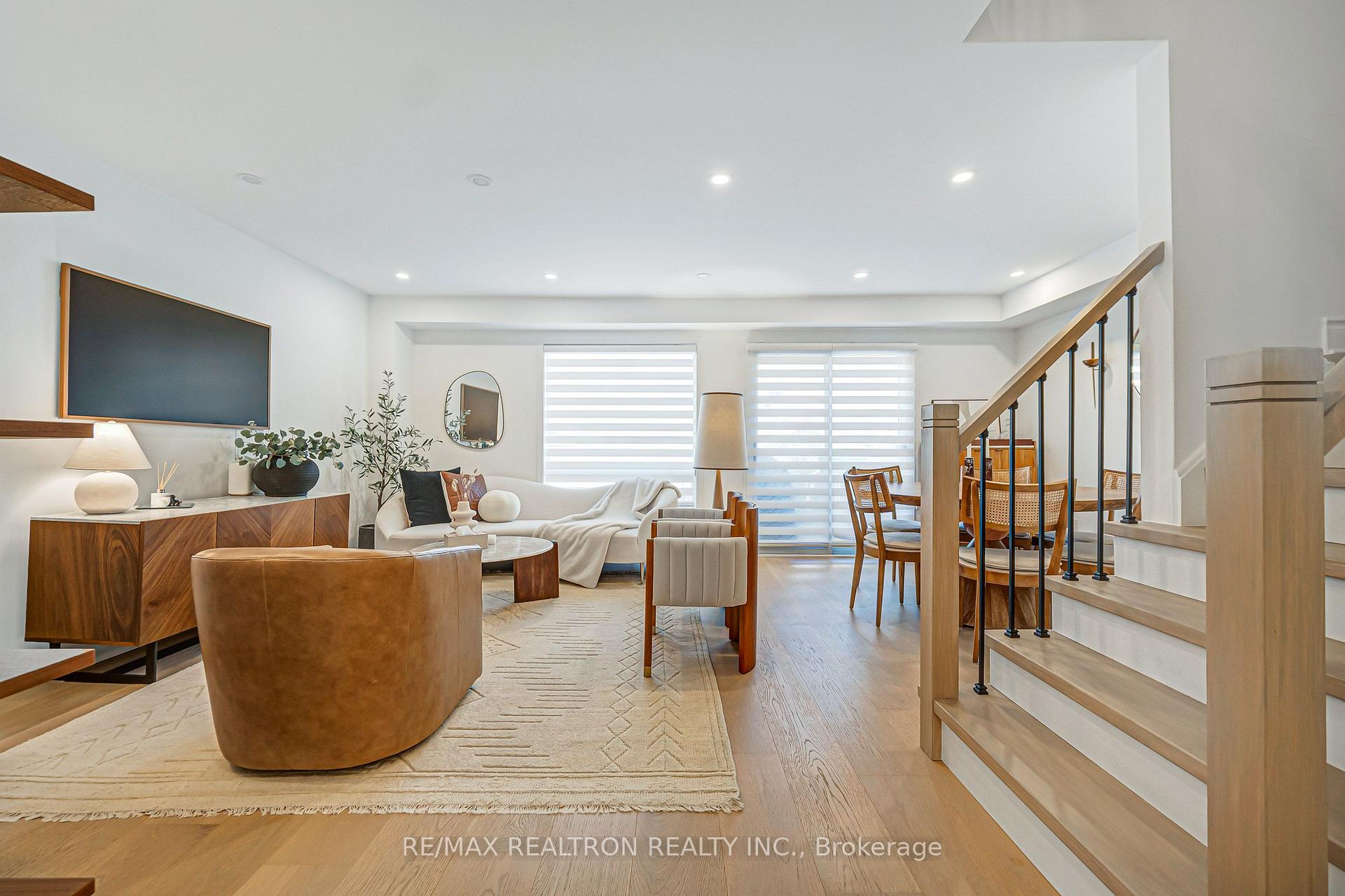 Photo 17 of 10 Macgregor Avenue, Richmond Hill, Langstaff — HOMEH