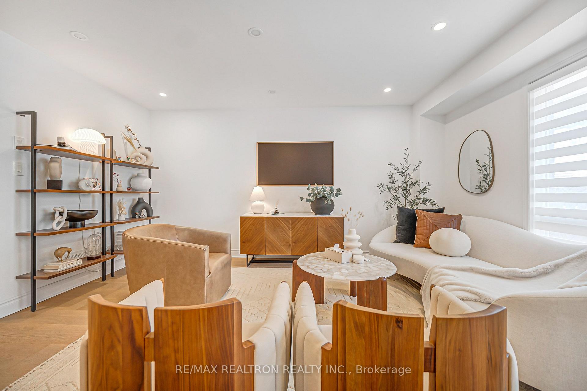 Photo 20 of 10 Macgregor Avenue, Richmond Hill, Langstaff — HOMEH
