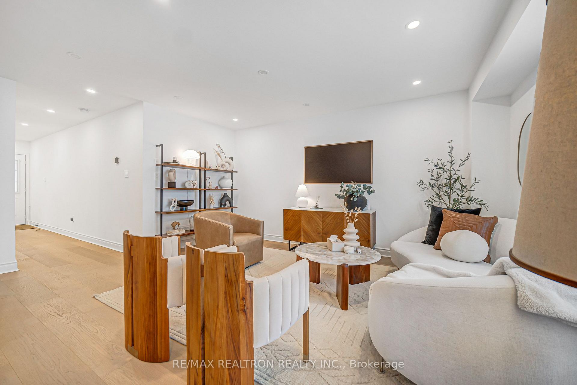 Photo 21 of 10 Macgregor Avenue, Richmond Hill, Langstaff — HOMEH