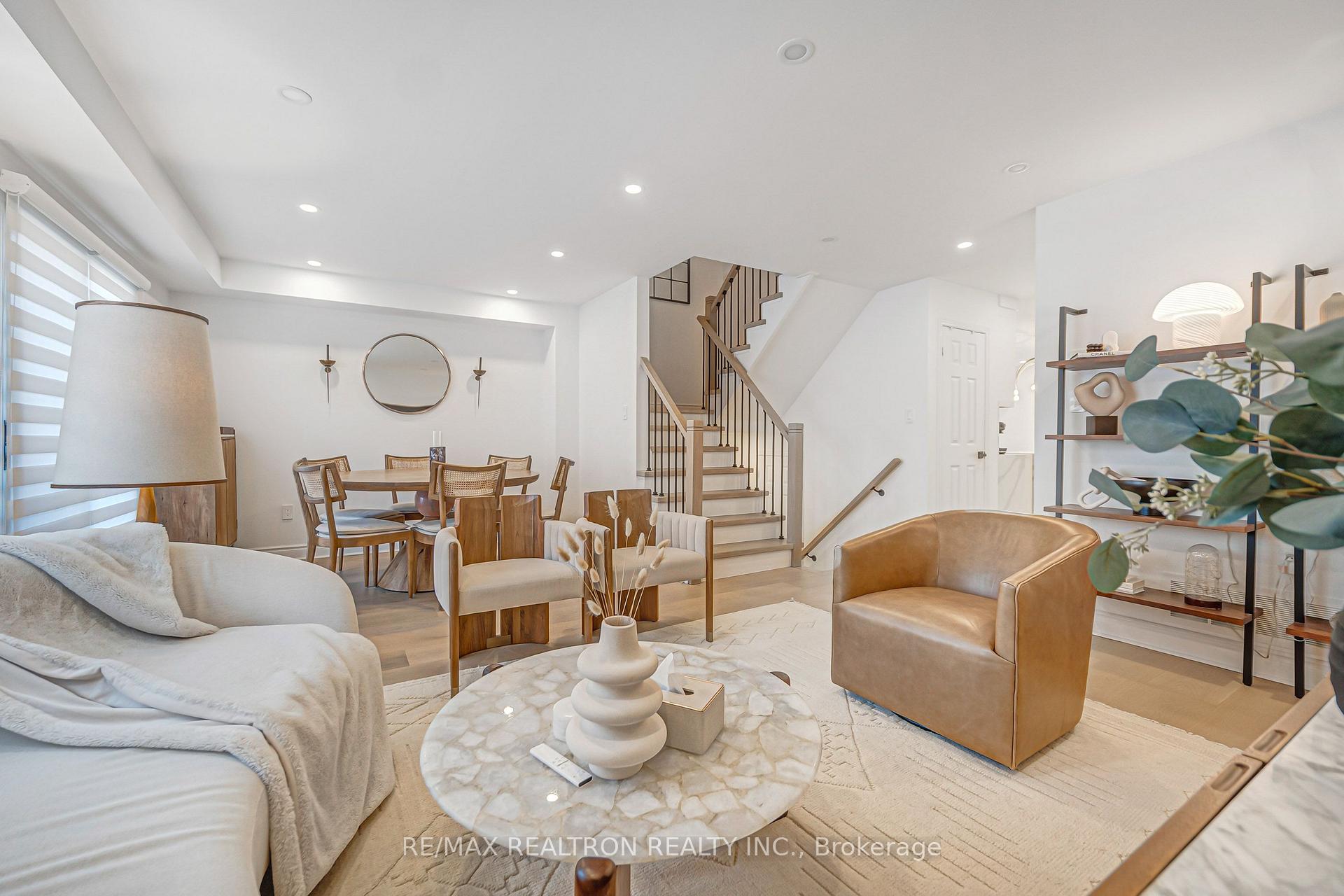 Photo 23 of 10 Macgregor Avenue, Richmond Hill, Langstaff — HOMEH