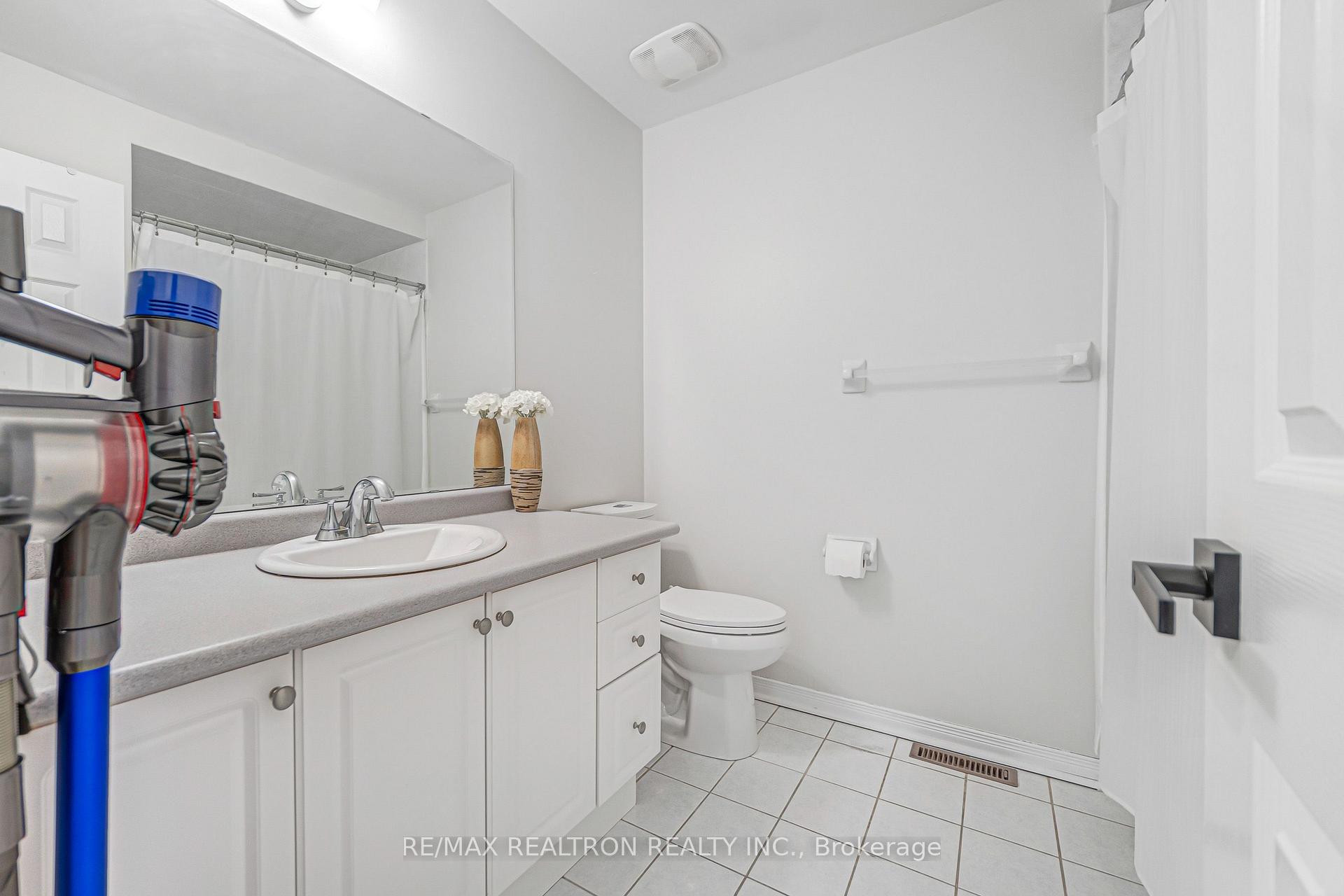 Photo 29 of 10 Macgregor Avenue, Richmond Hill, Langstaff — HOMEH