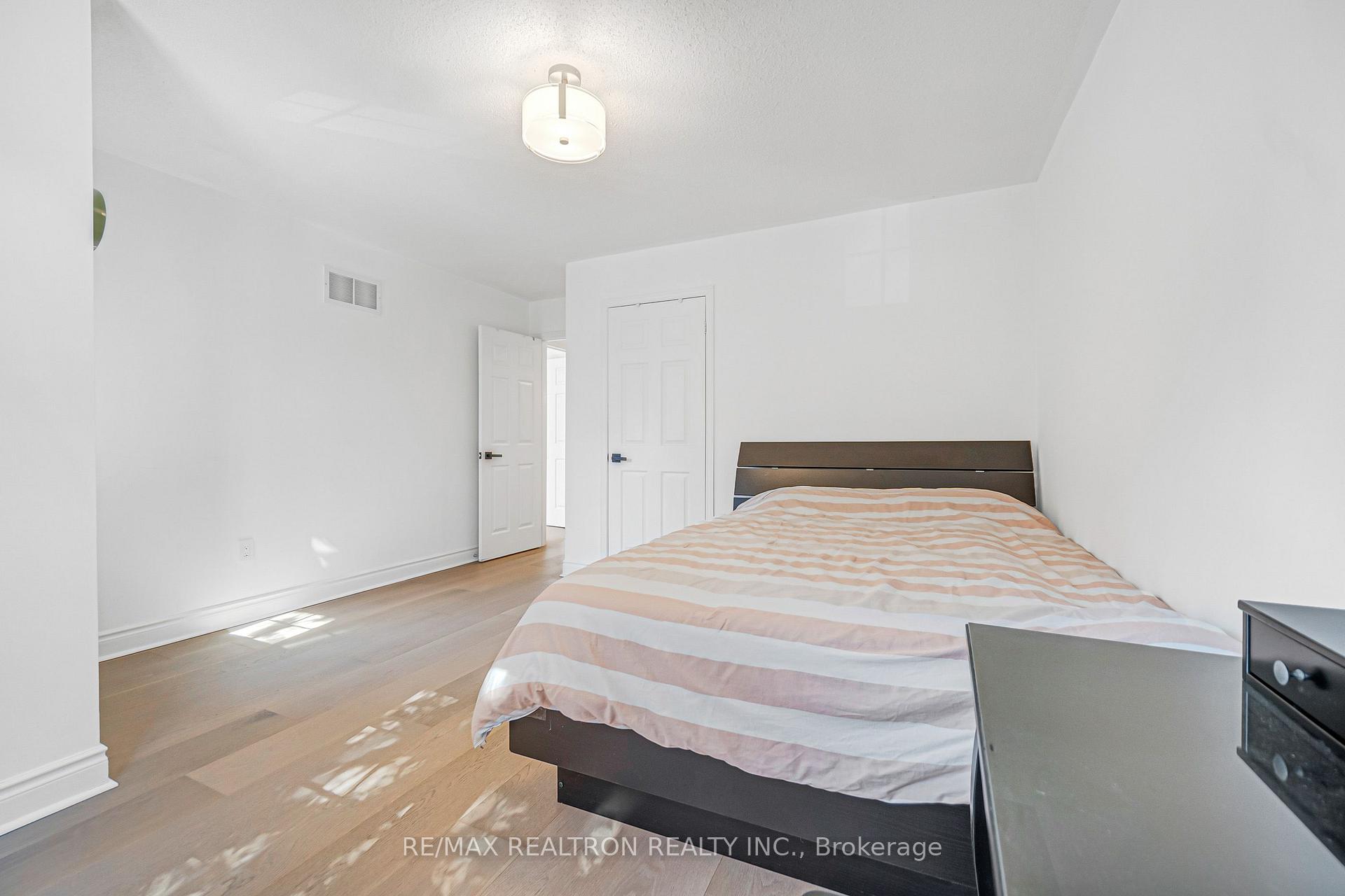 Photo 31 of 10 Macgregor Avenue, Richmond Hill, Langstaff — HOMEH