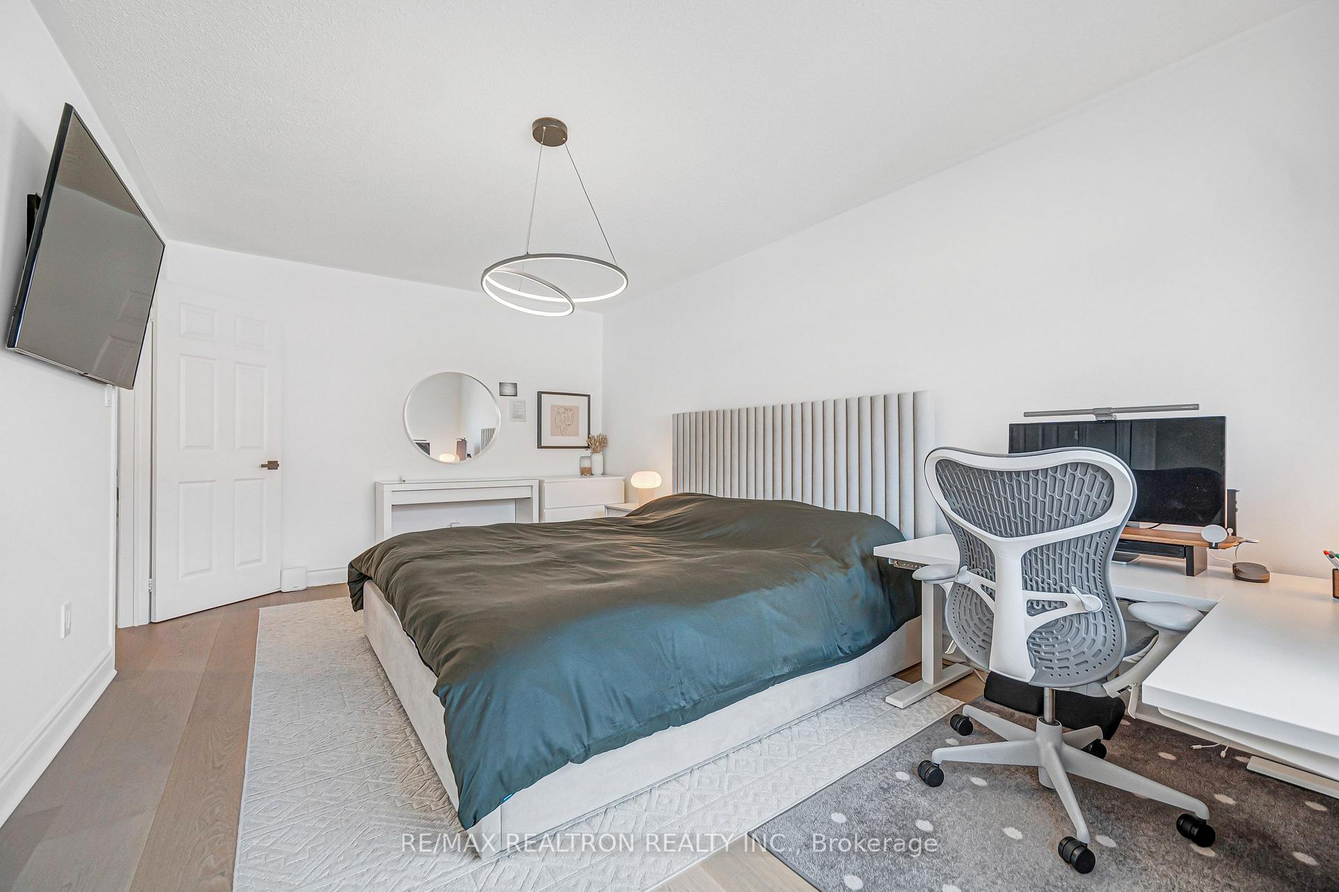Photo 38 of 10 Macgregor Avenue, Richmond Hill, Langstaff — HOMEH