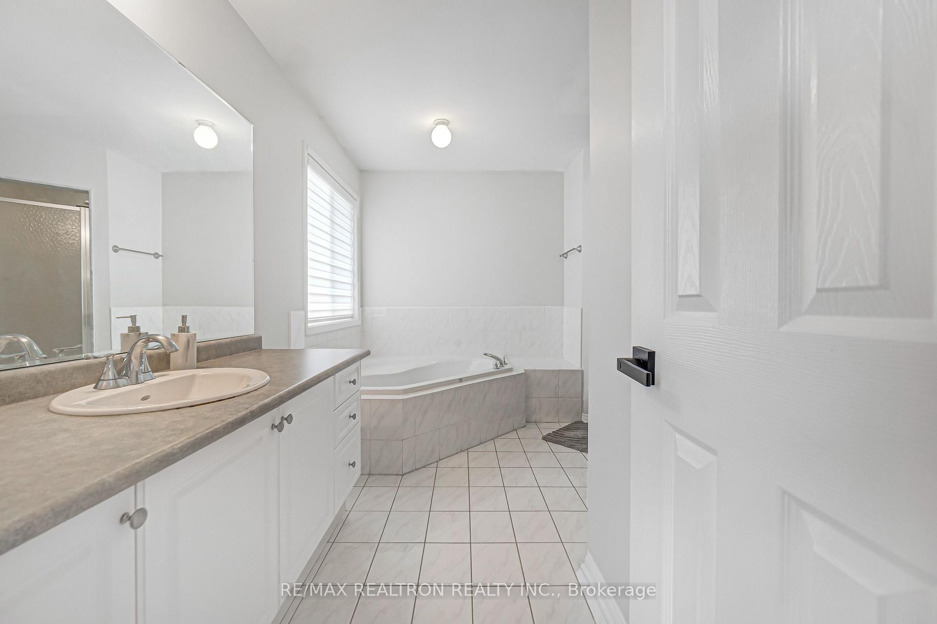 Photo 39 of 10 Macgregor Avenue, Richmond Hill, Langstaff — HOMEH