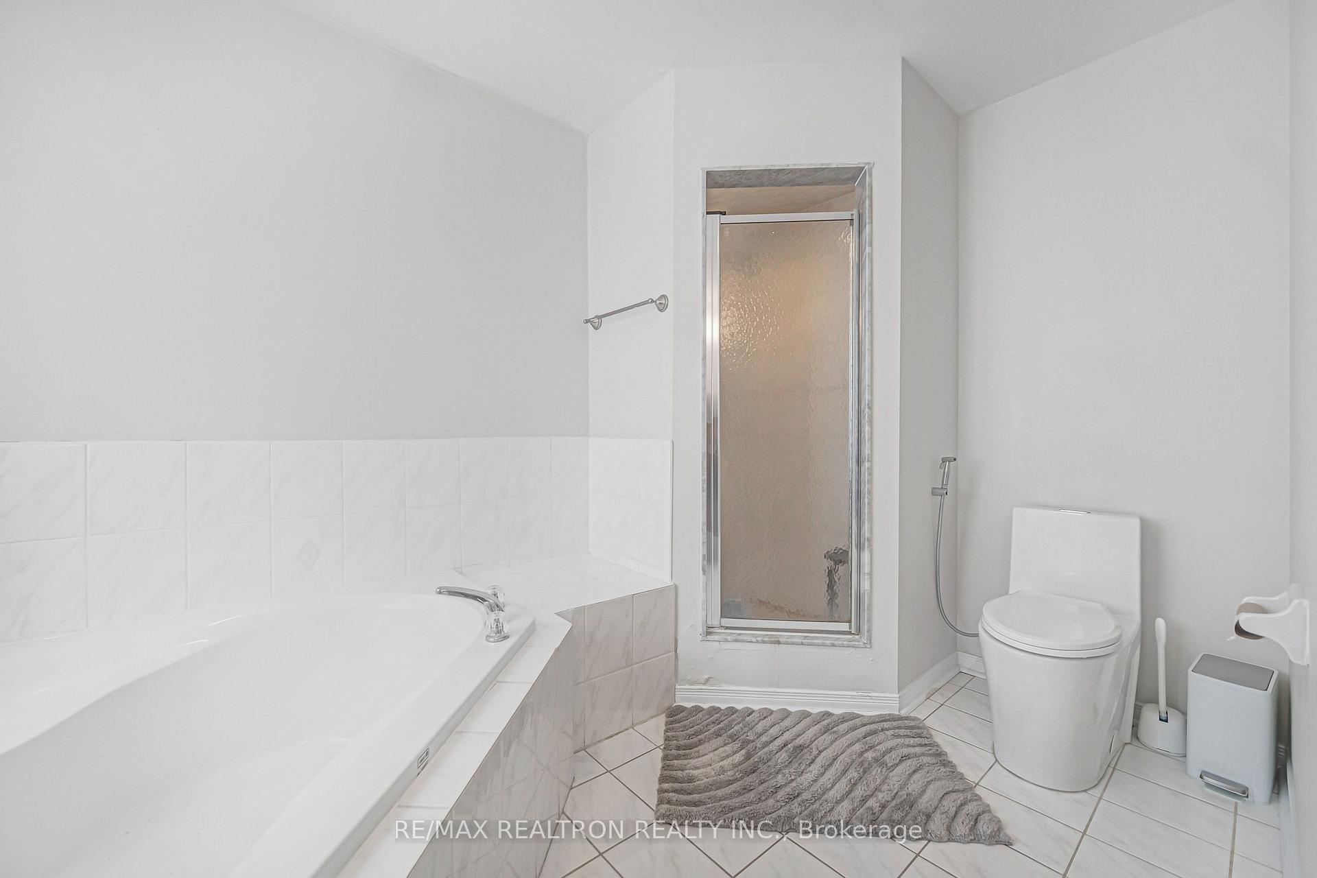 Photo 40 of 10 Macgregor Avenue, Richmond Hill, Langstaff — HOMEH