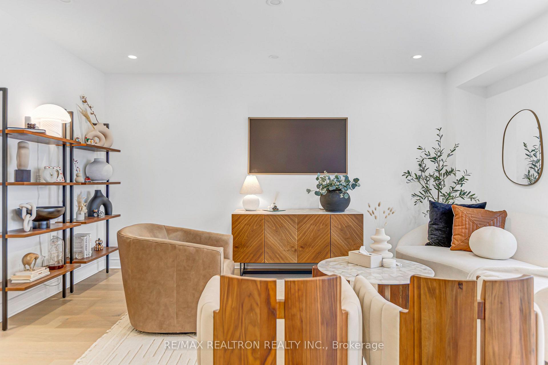 Photo 45 of 10 Macgregor Avenue, Richmond Hill, Langstaff — HOMEH