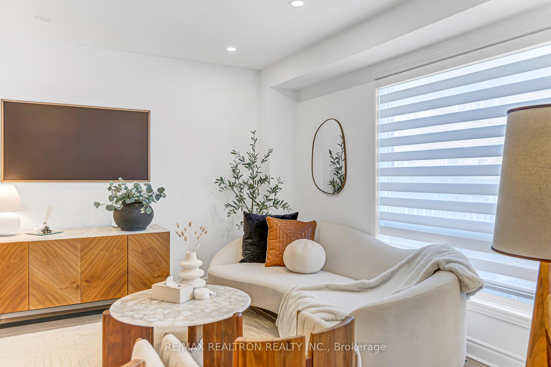 Photo 46 of 10 Macgregor Avenue, Richmond Hill, Langstaff — HOMEH