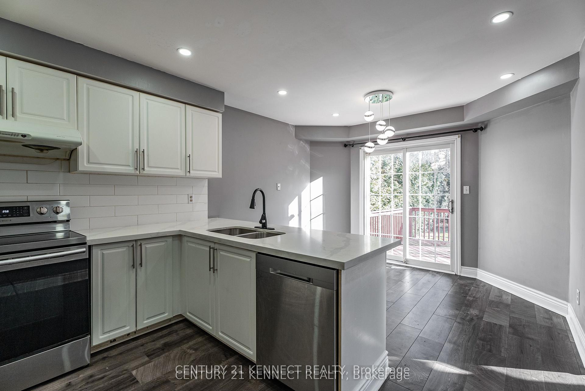 Photo 6 of 5 Knotty Pine Drive, Whitby, Williamsburg — HOMEH