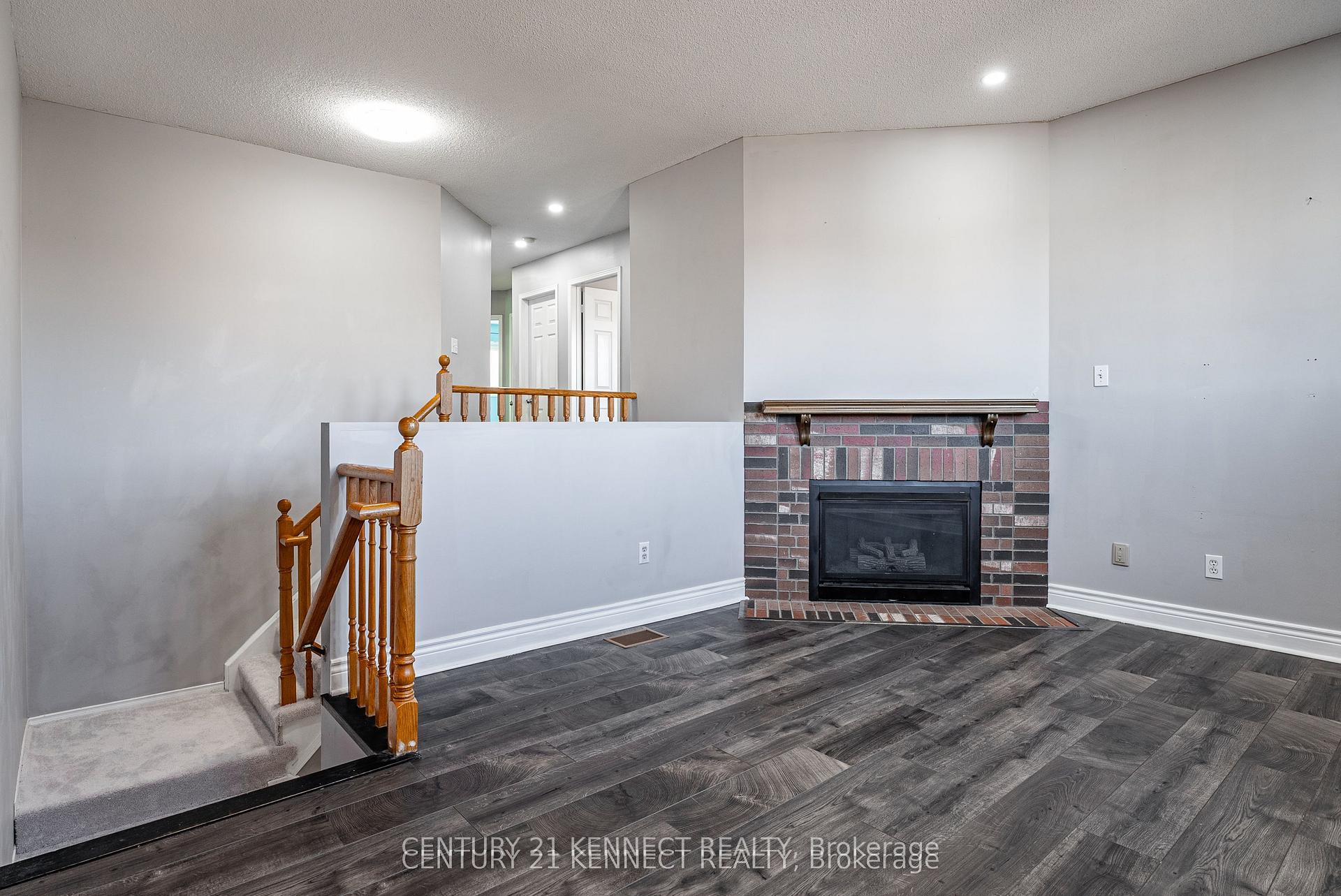 Photo 12 of 5 Knotty Pine Drive, Whitby, Williamsburg — HOMEH