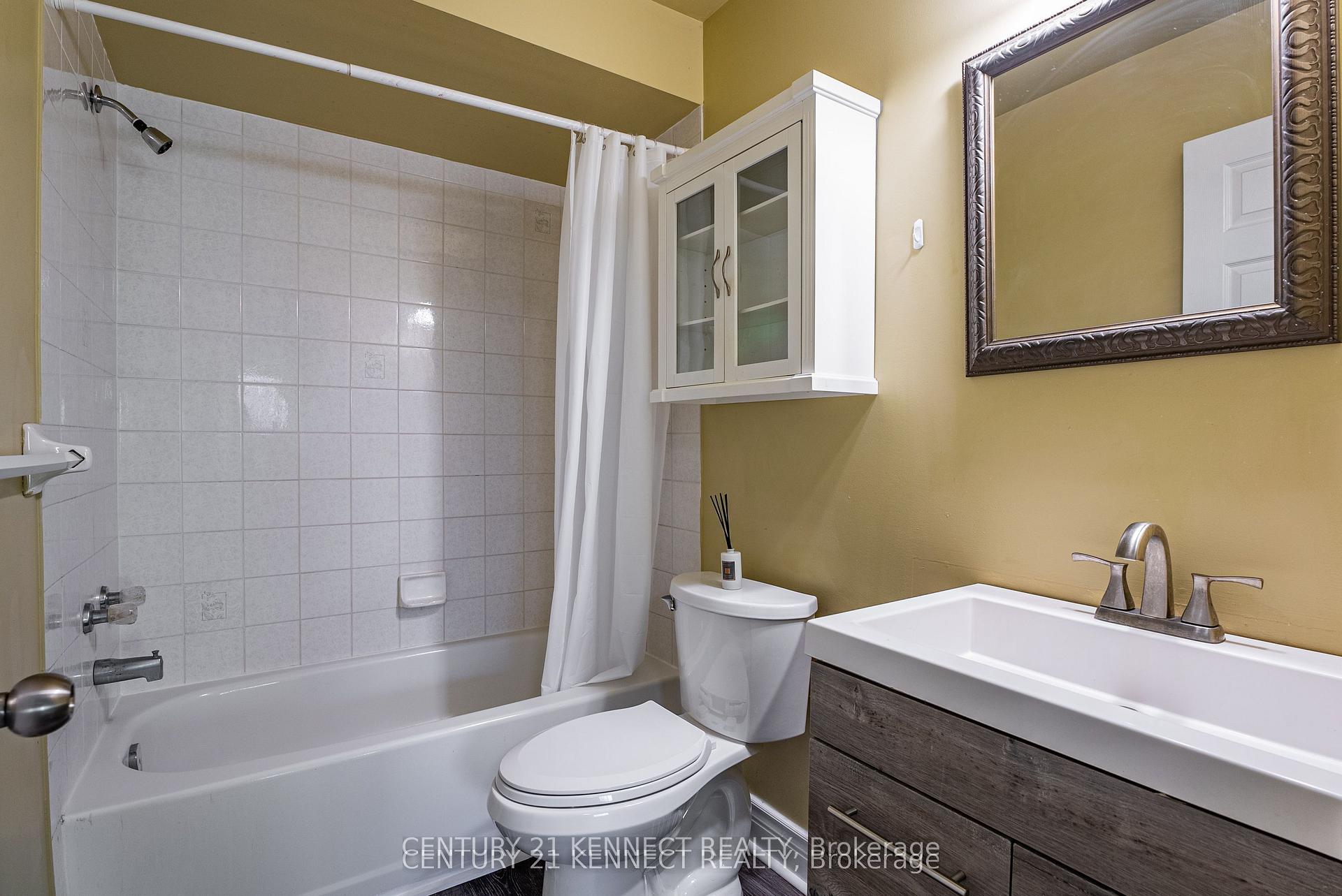 Photo 14 of 5 Knotty Pine Drive, Whitby, Williamsburg — HOMEH