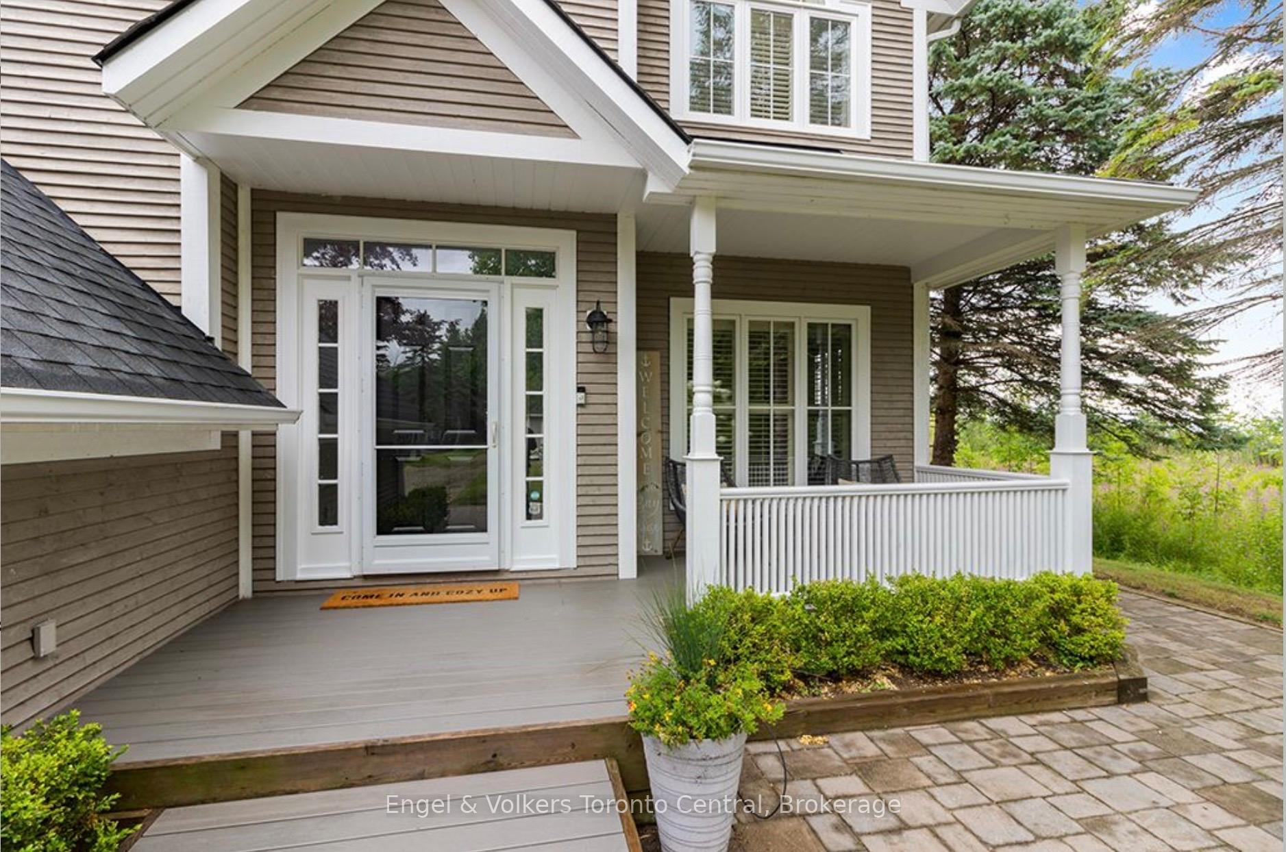 Photo 4 of 63 Georgian Manor Drive, Collingwood — HOMEH