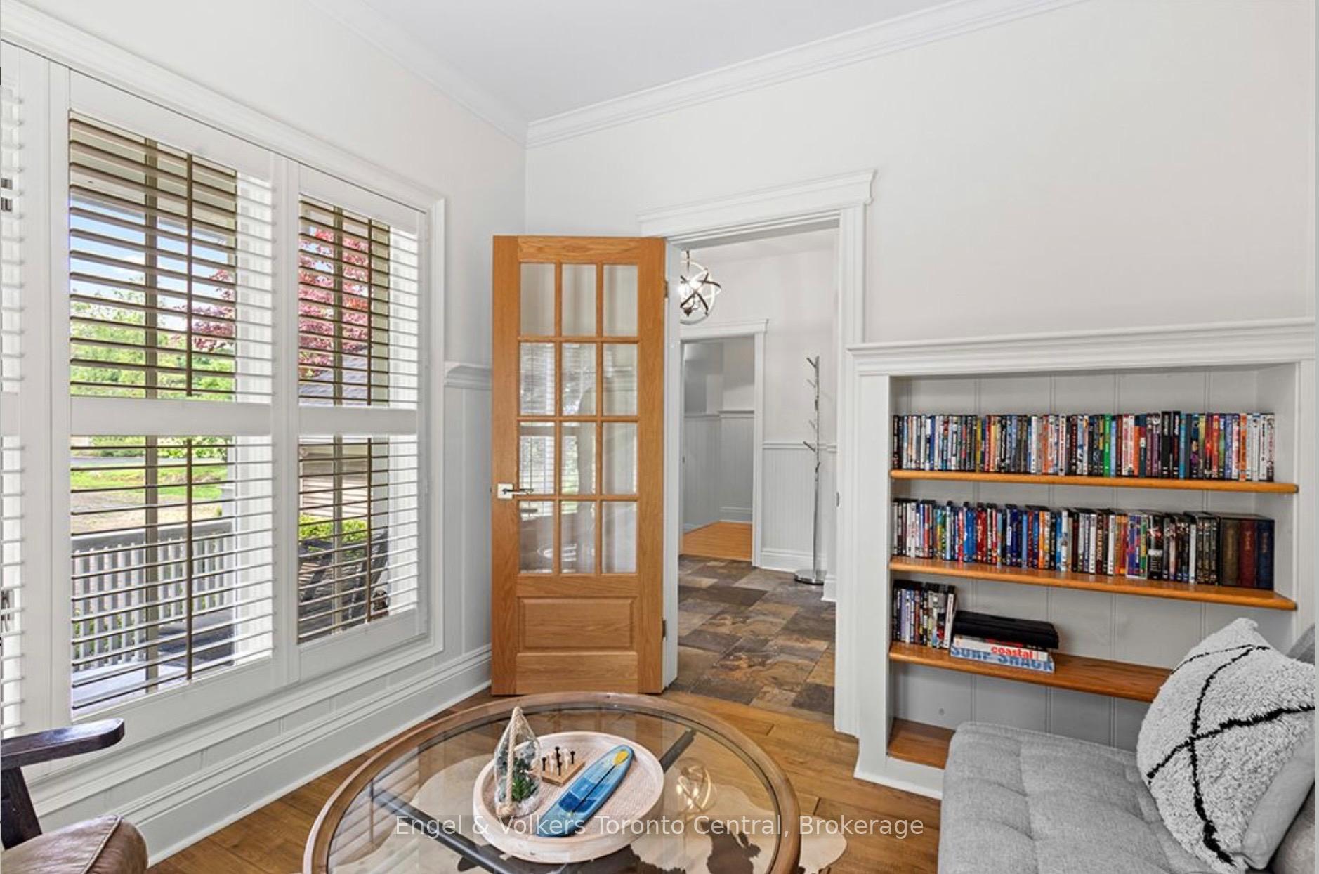 Photo 10 of 63 Georgian Manor Drive, Collingwood — HOMEH
