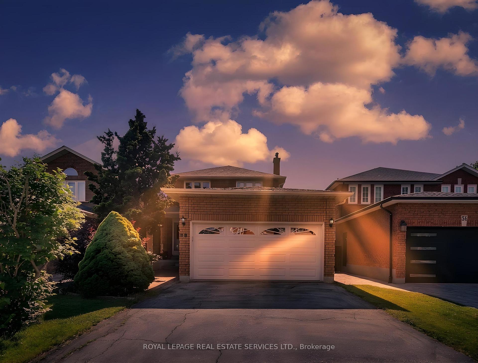 Photo 2 of 47 Velvet Crescent, Vaughan, East Woodbridge — HOMEH