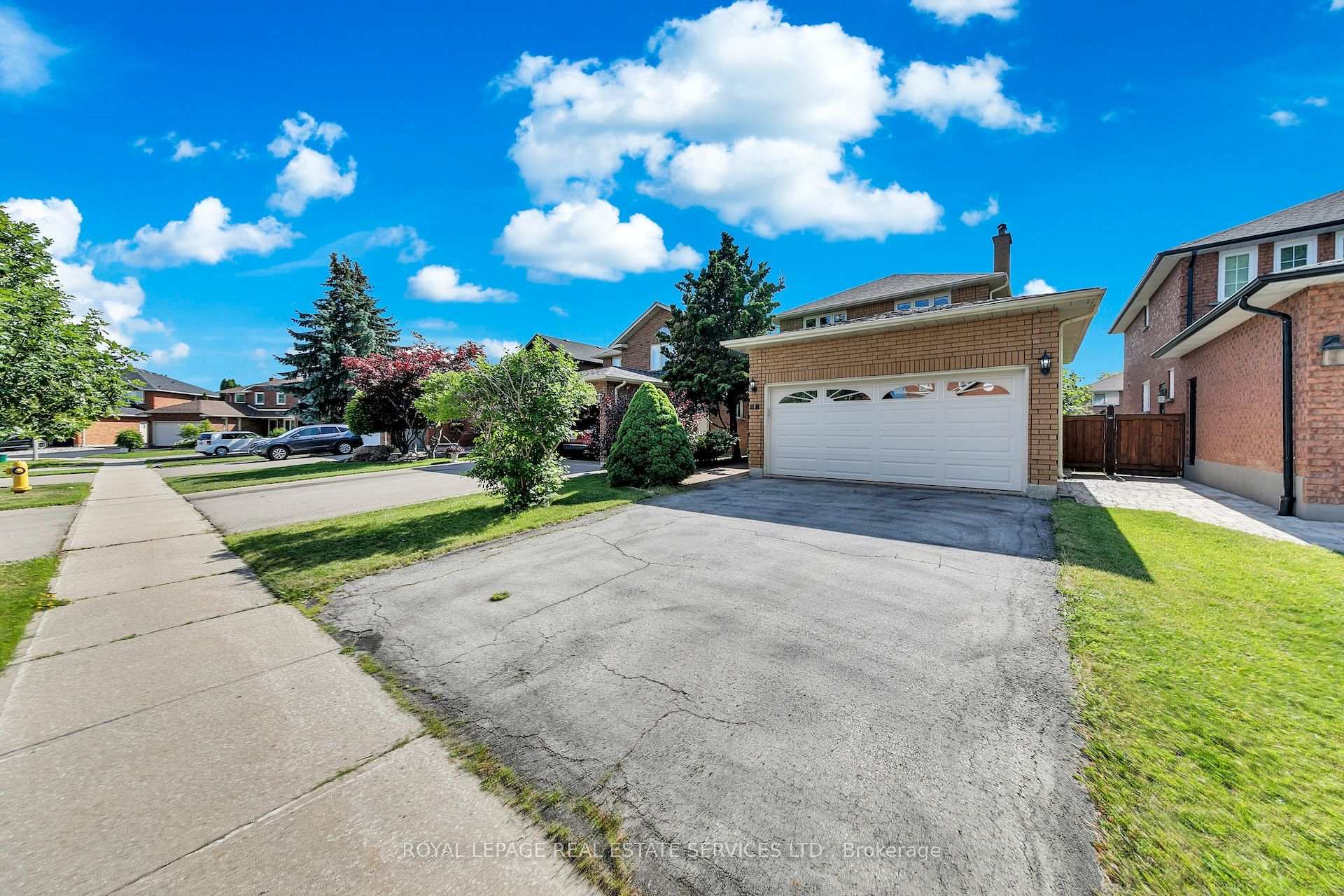 Photo 4 of 47 Velvet Crescent, Vaughan, East Woodbridge — HOMEH