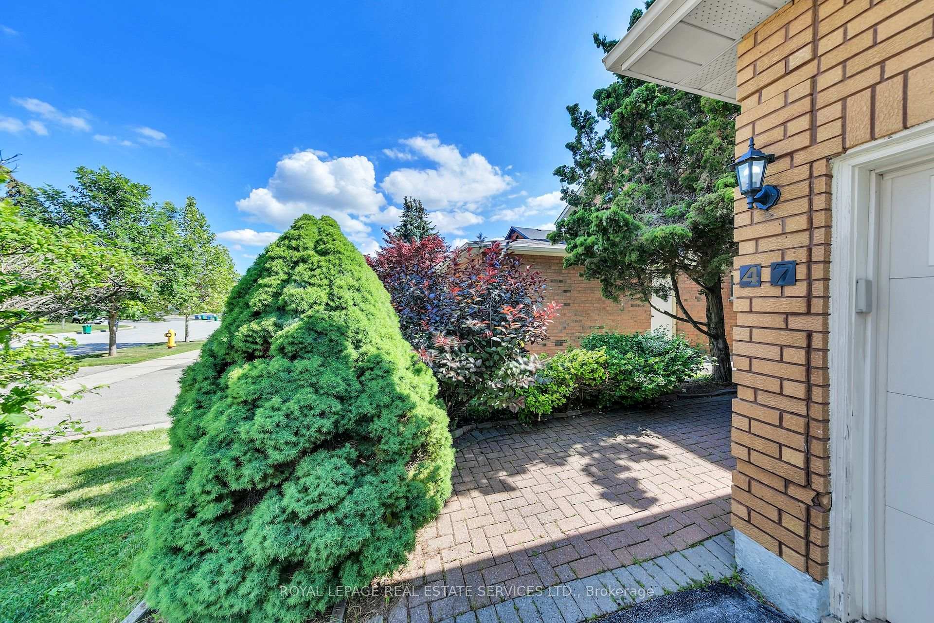 Photo 5 of 47 Velvet Crescent, Vaughan, East Woodbridge — HOMEH