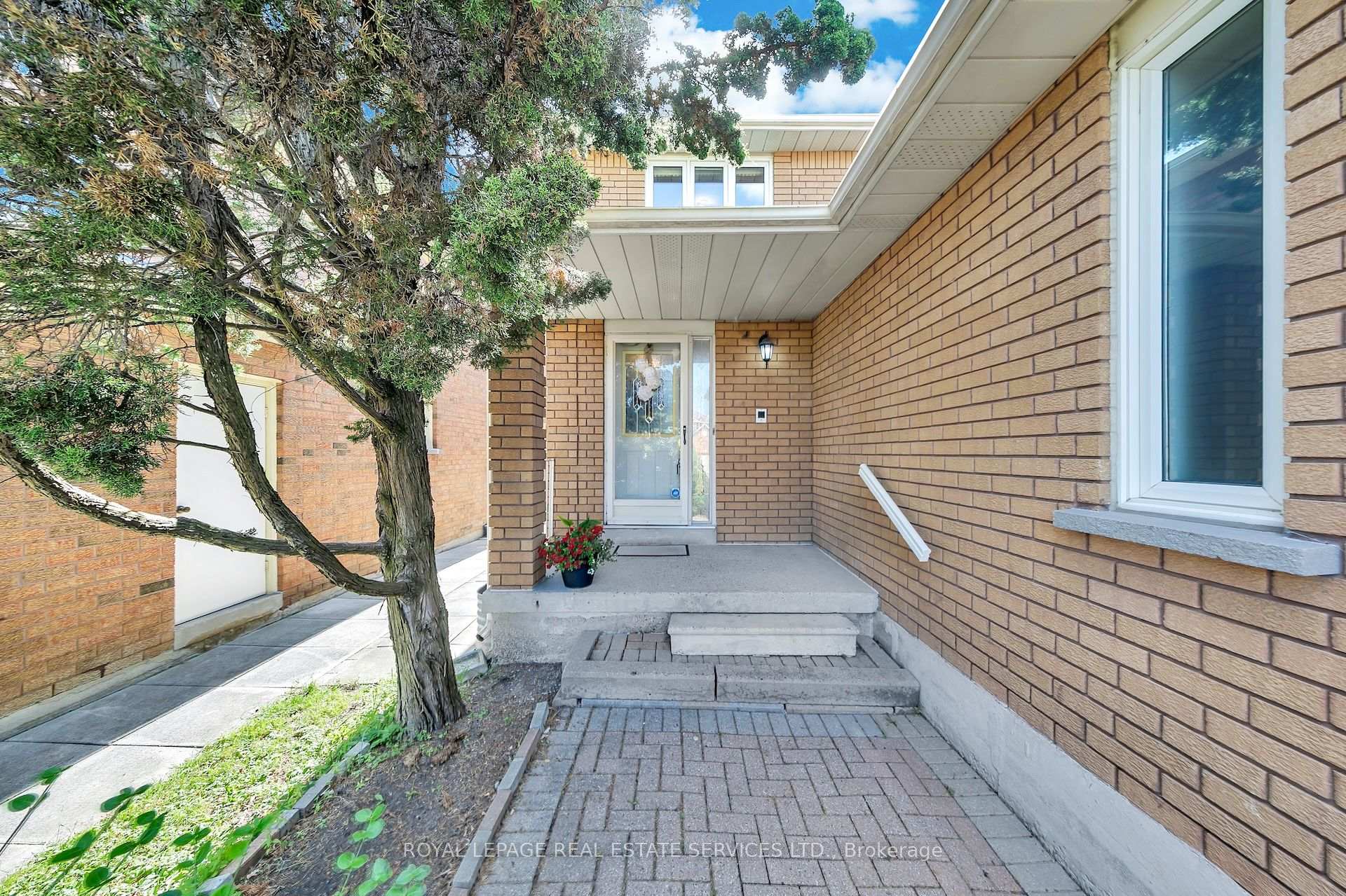 Photo 6 of 47 Velvet Crescent, Vaughan, East Woodbridge — HOMEH