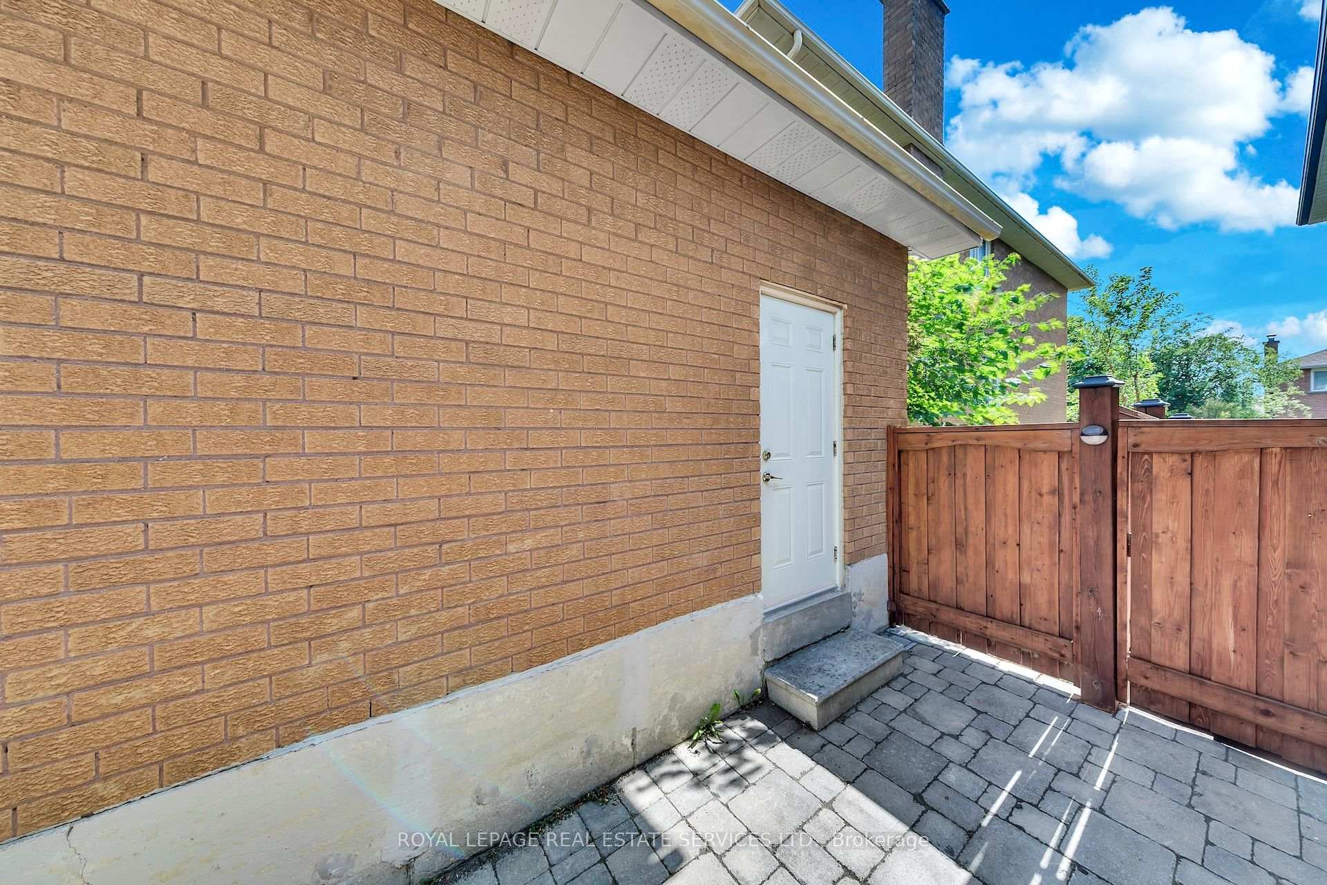 Photo 7 of 47 Velvet Crescent, Vaughan, East Woodbridge — HOMEH