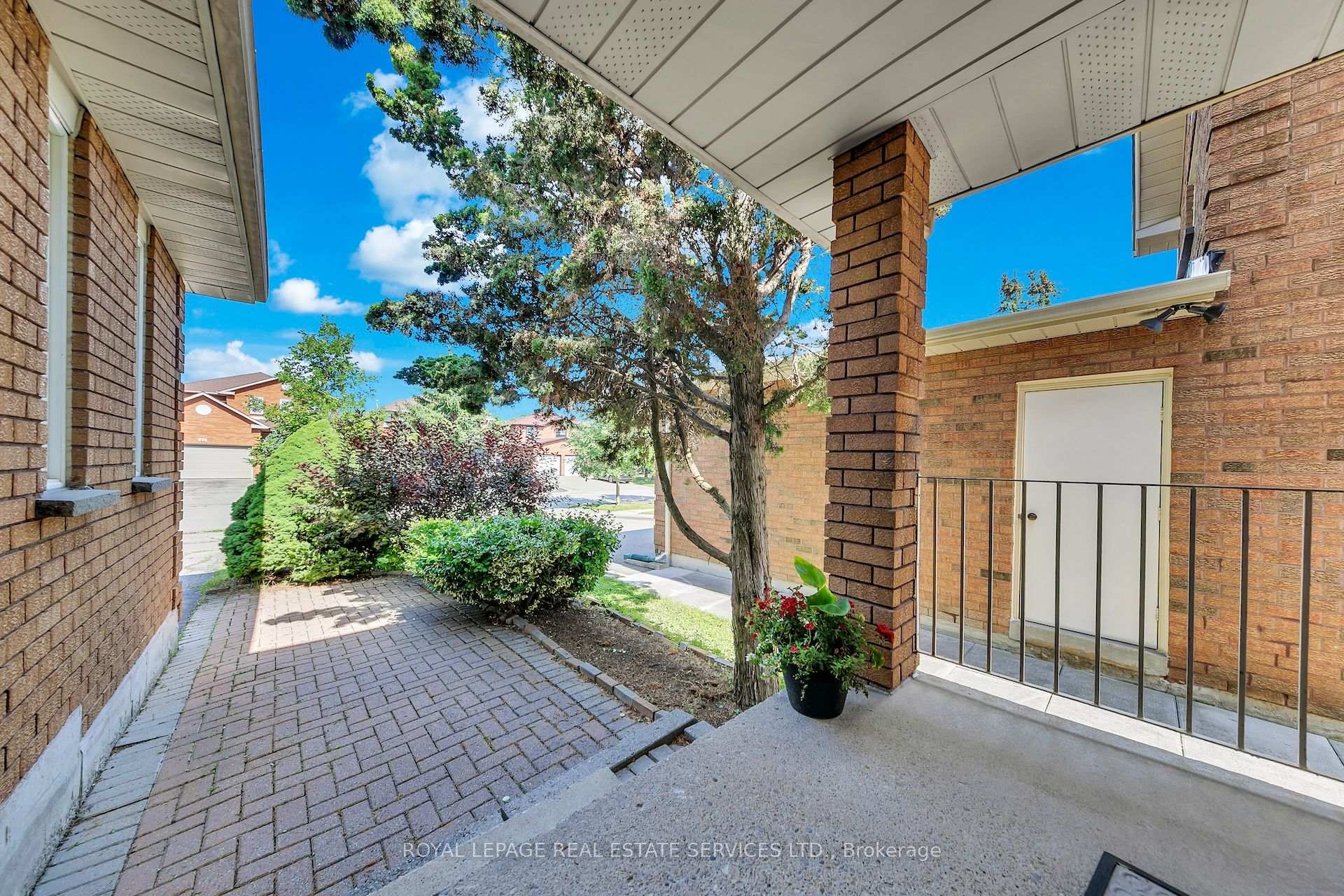 Photo 8 of 47 Velvet Crescent, Vaughan, East Woodbridge — HOMEH