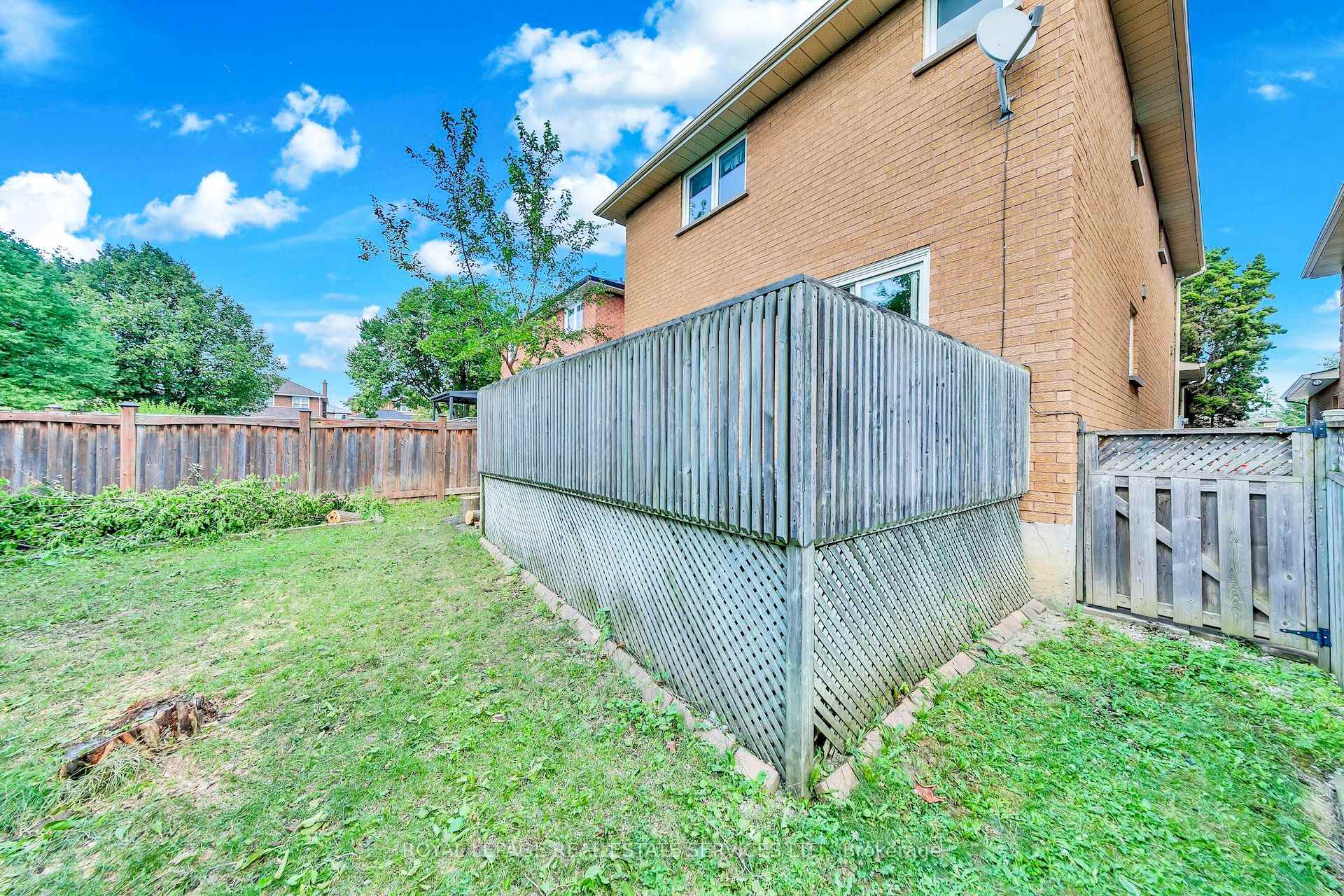 Photo 32 of 47 Velvet Crescent, Vaughan, East Woodbridge — HOMEH