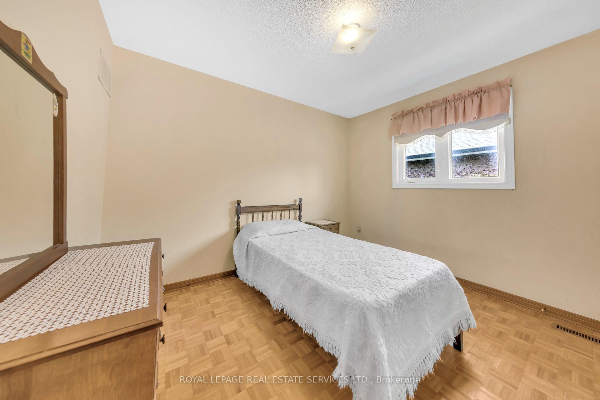 Photo 36 of 47 Velvet Crescent, Vaughan, East Woodbridge — HOMEH