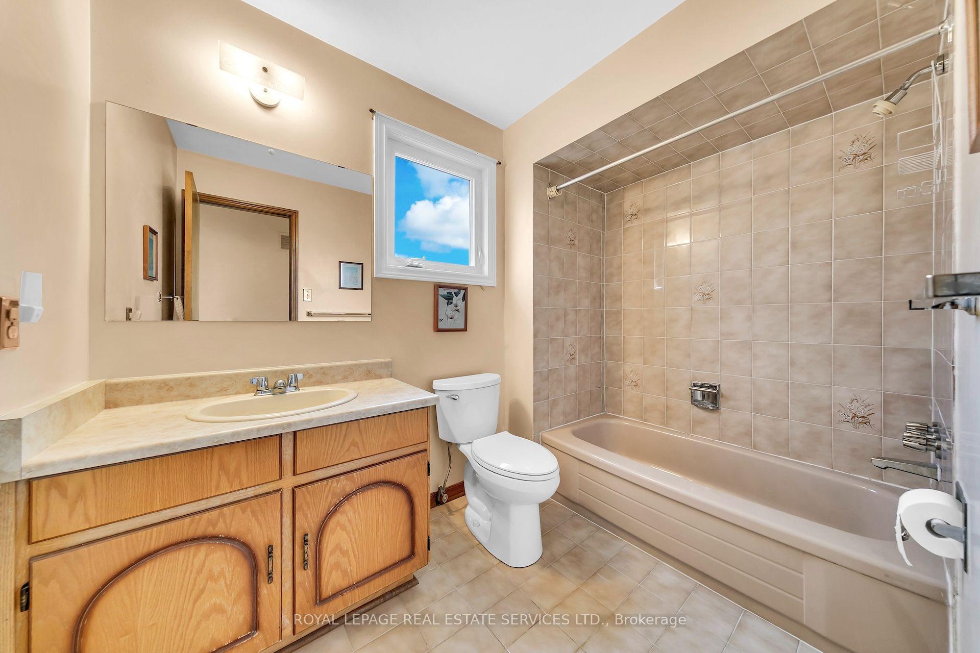 Photo 37 of 47 Velvet Crescent, Vaughan, East Woodbridge — HOMEH