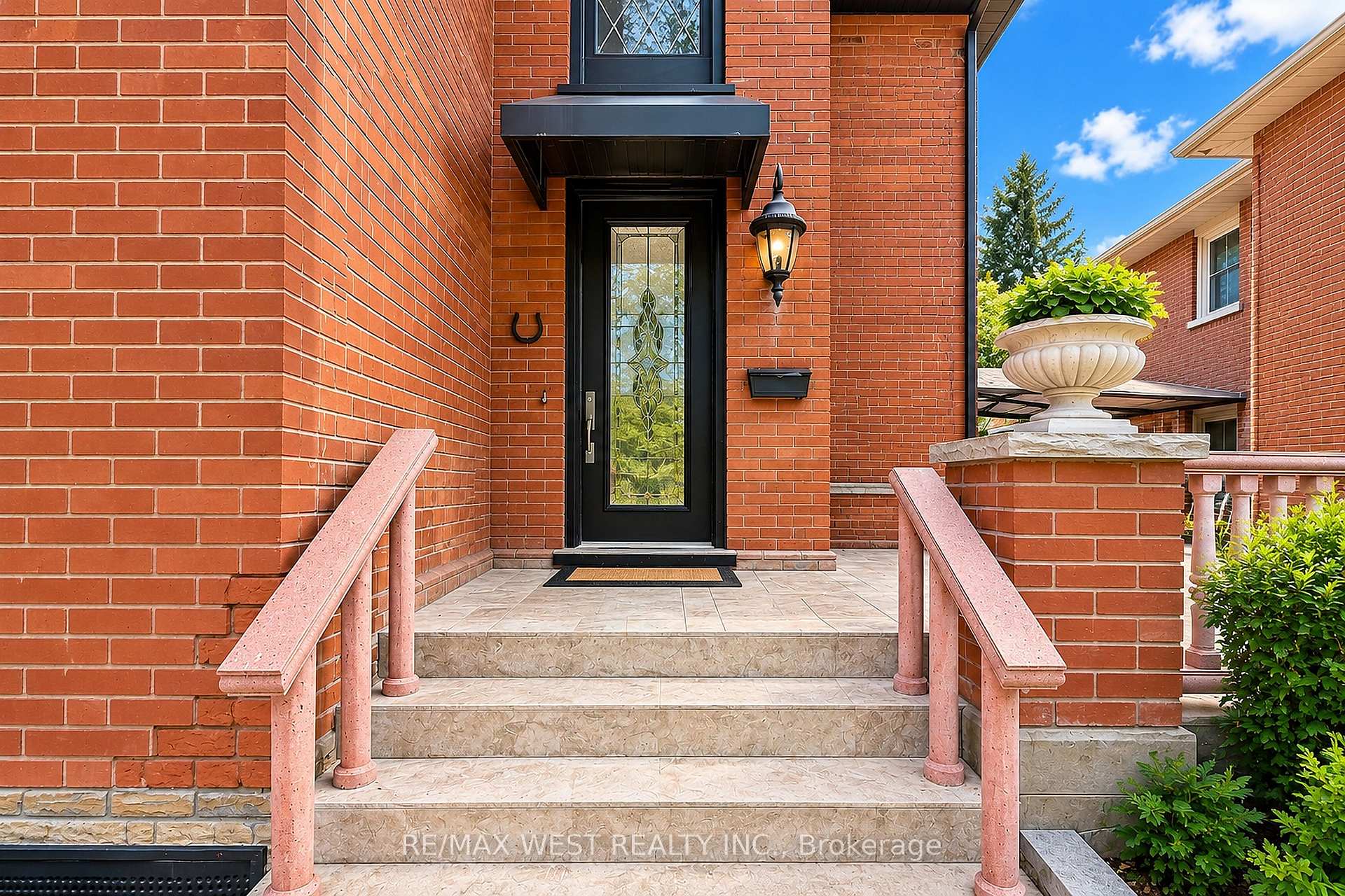 Photo 2 of Unit 4, 117 Rosemount Avenue, North York, Weston — HOMEH